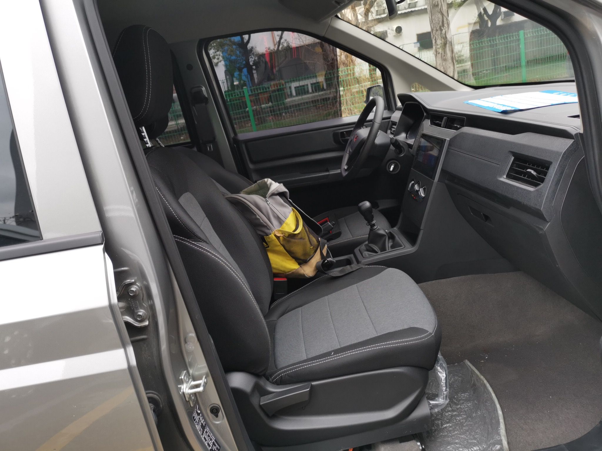 五菱汽车 五菱宏光PLUS 2020款 1.5L 手动标准型 5座