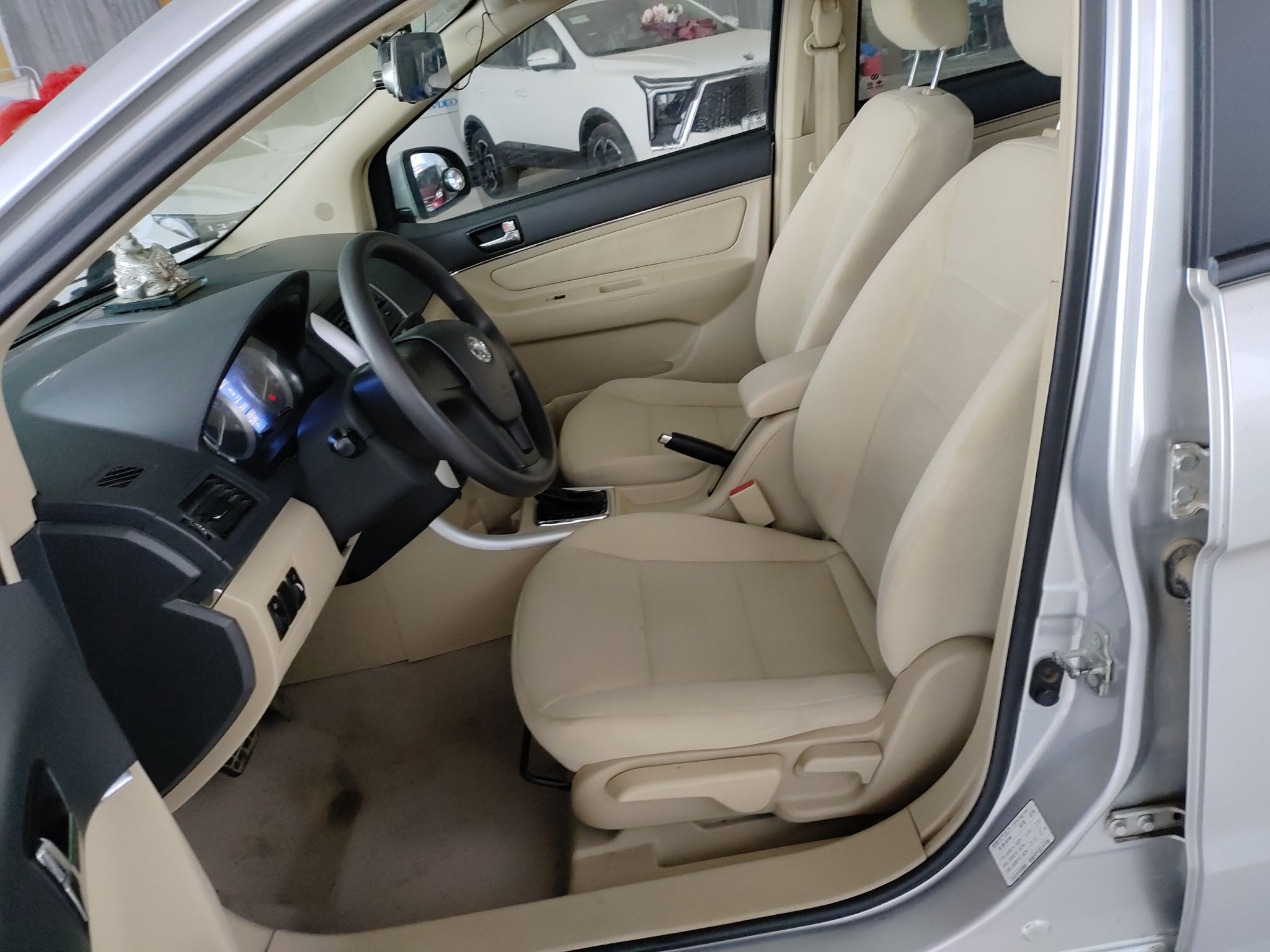 北京汽车E系列 2013款 三厢 1.5L 自动乐天版