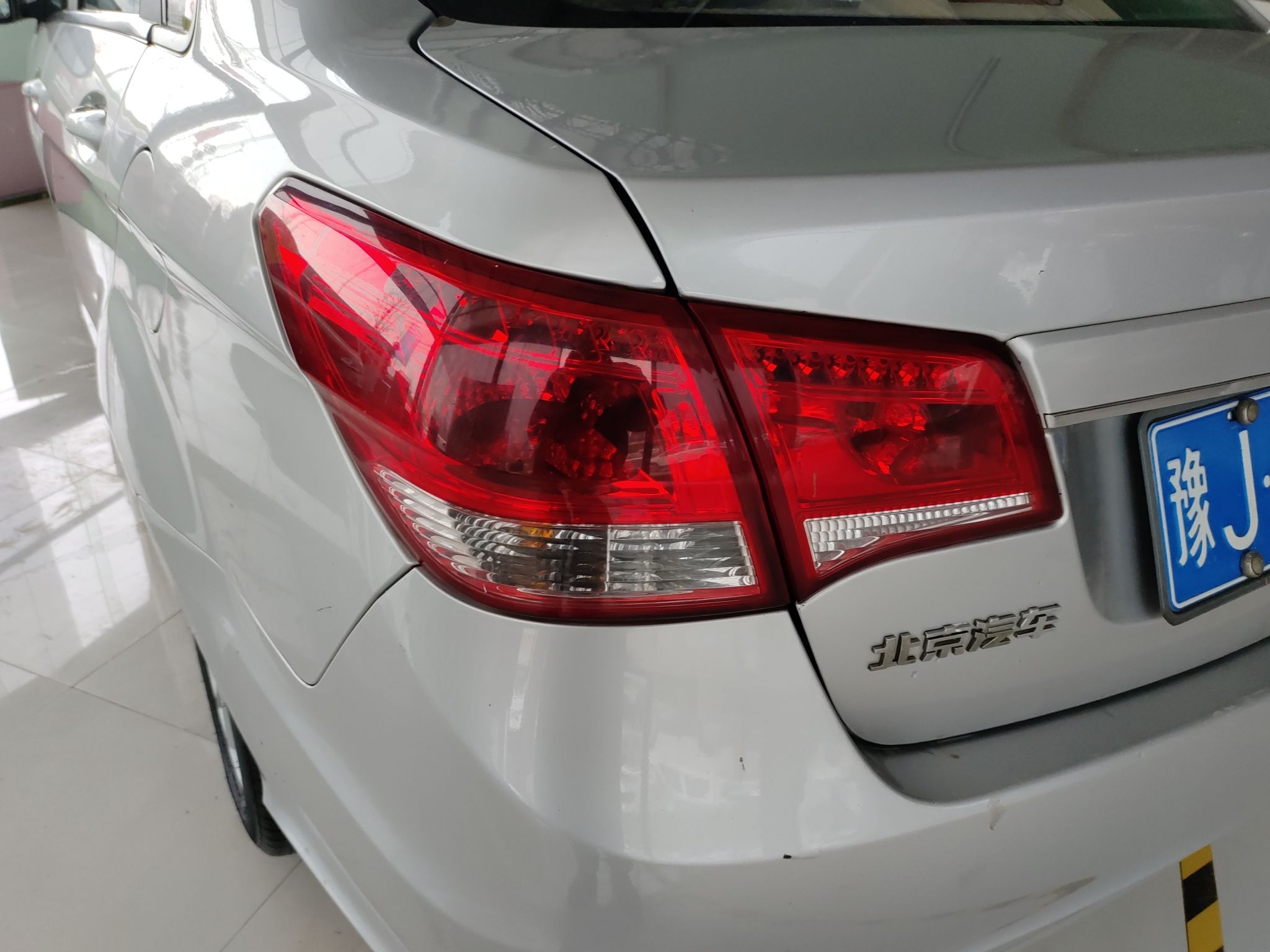 北京汽车E系列 2013款 三厢 1.5L 自动乐天版