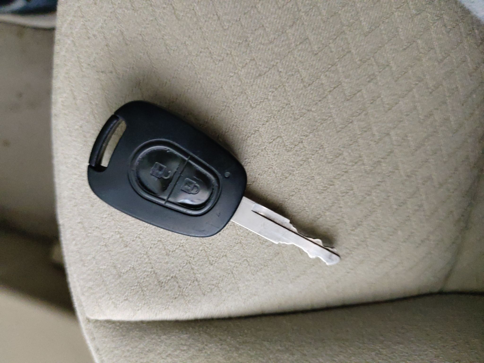 北京汽车E系列 2013款 三厢 1.5L 自动乐天版