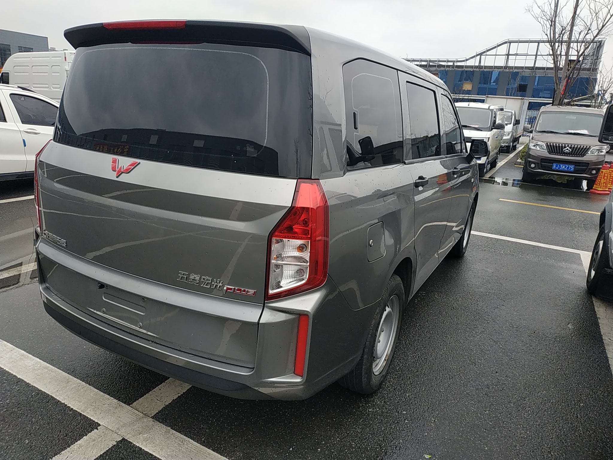 五菱汽车 五菱宏光PLUS 2019款 1.5T 手动标准型 5座