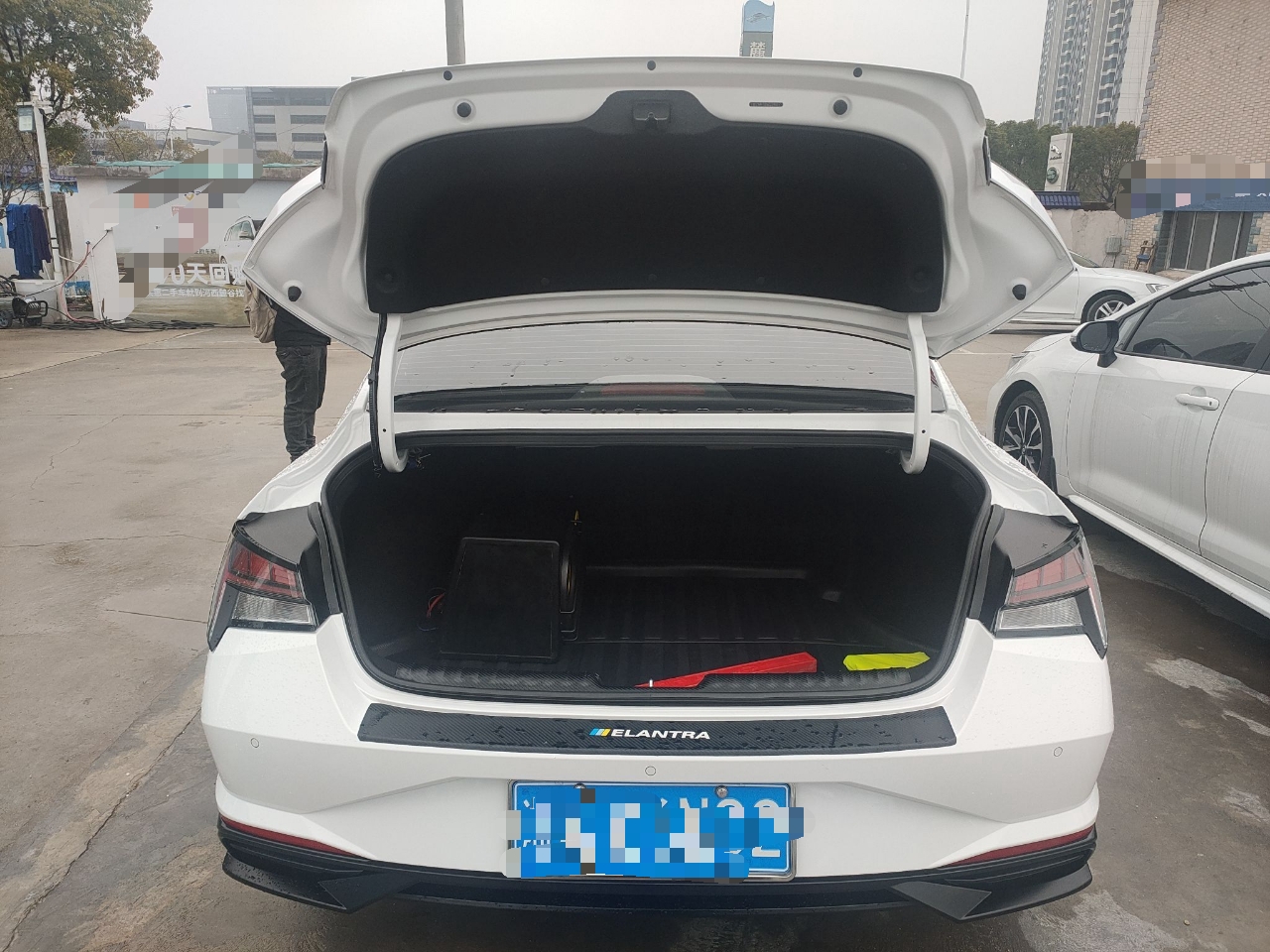 现代 伊兰特 2022款 1.5L CVT LUX尊贵版