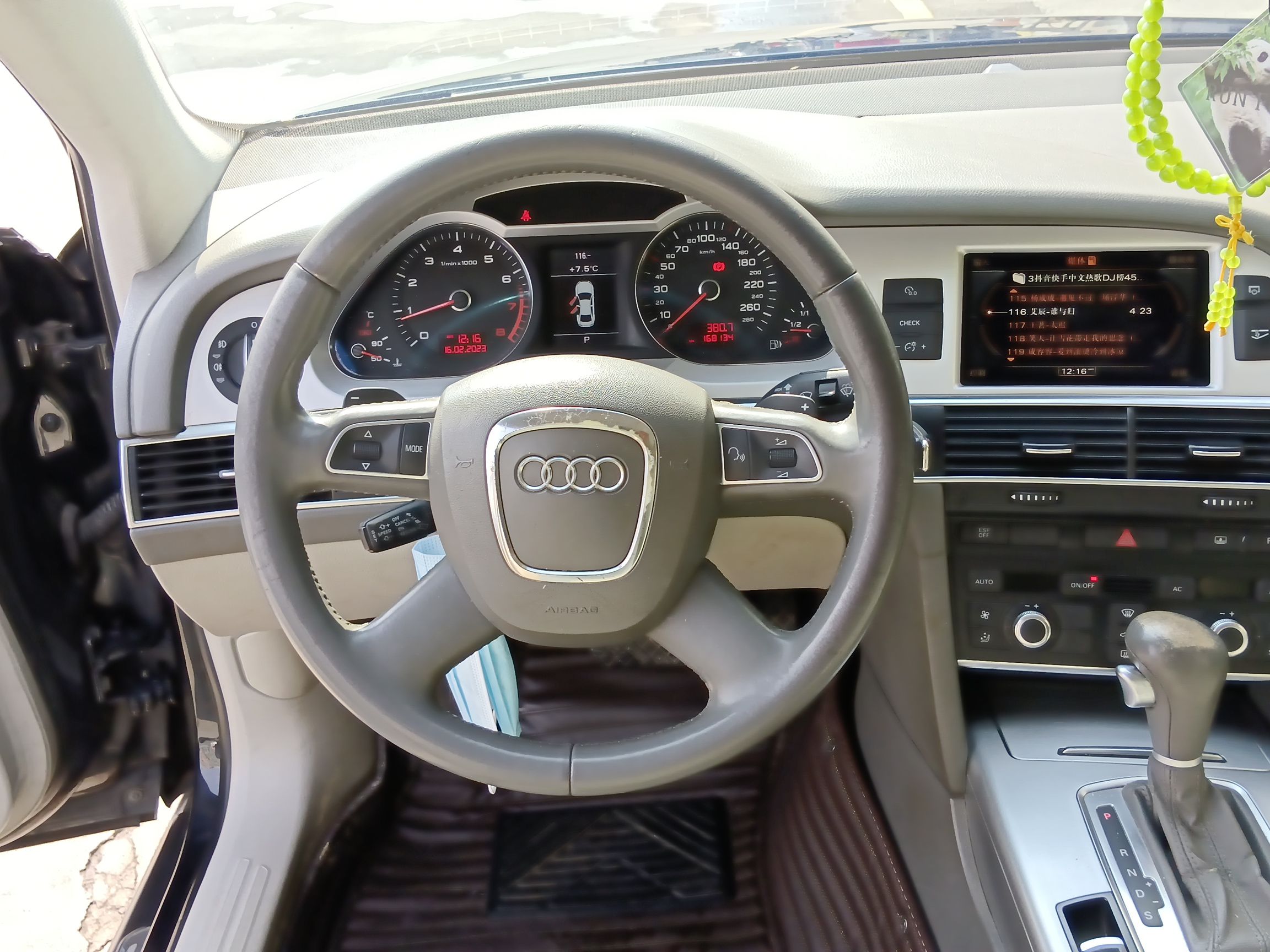 奥迪A6L 2011款 2.0 TFSI 自动标准型