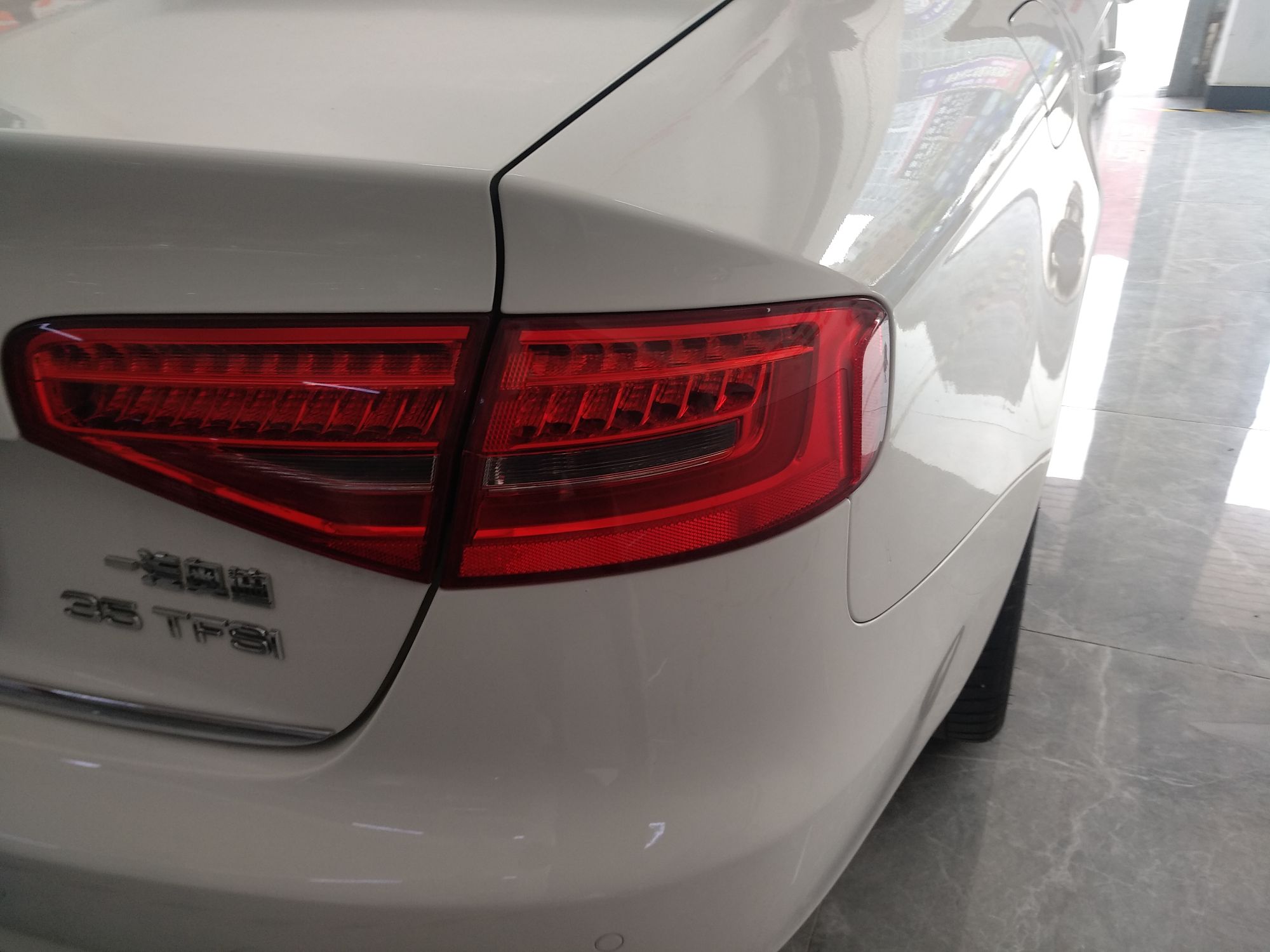 奥迪A4L 2013款 35 TFSI 自动标准型