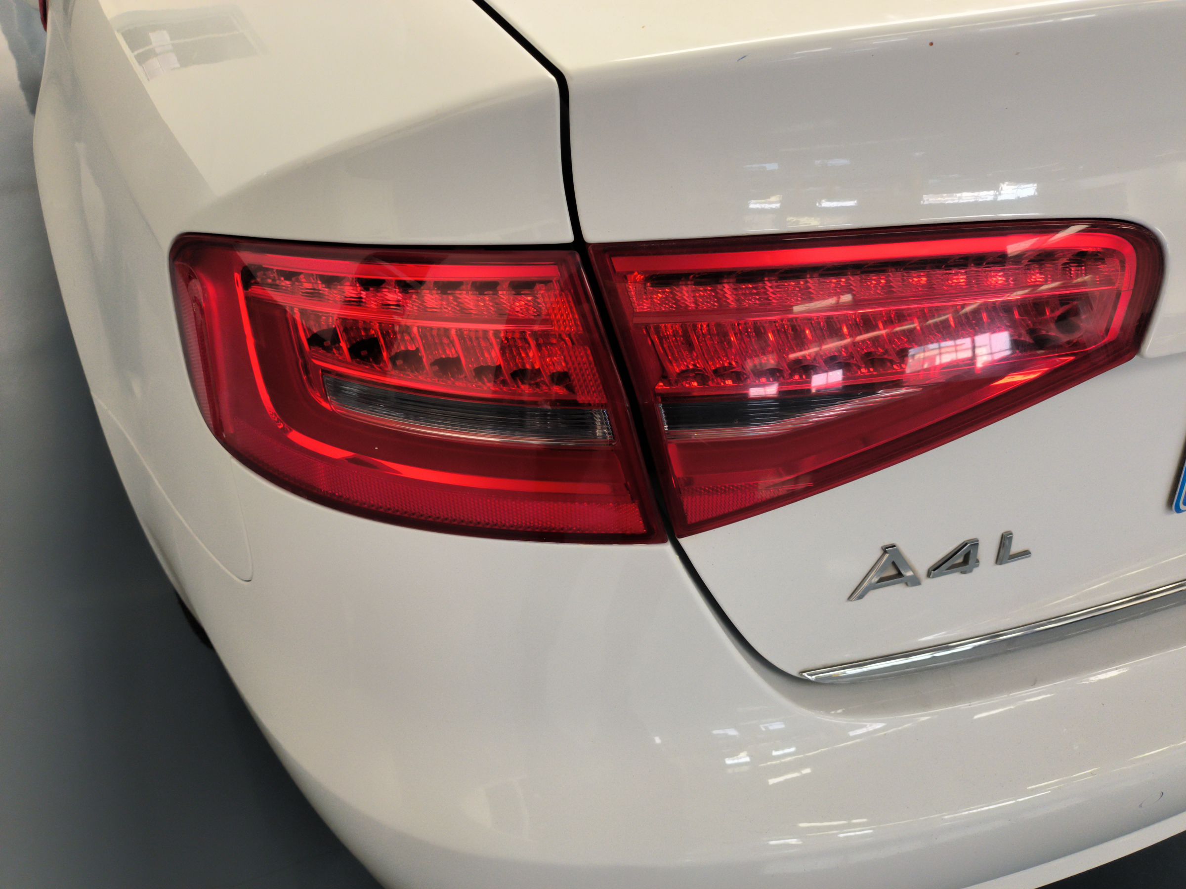 奥迪A4L 2015款 35 TFSI 自动标准型