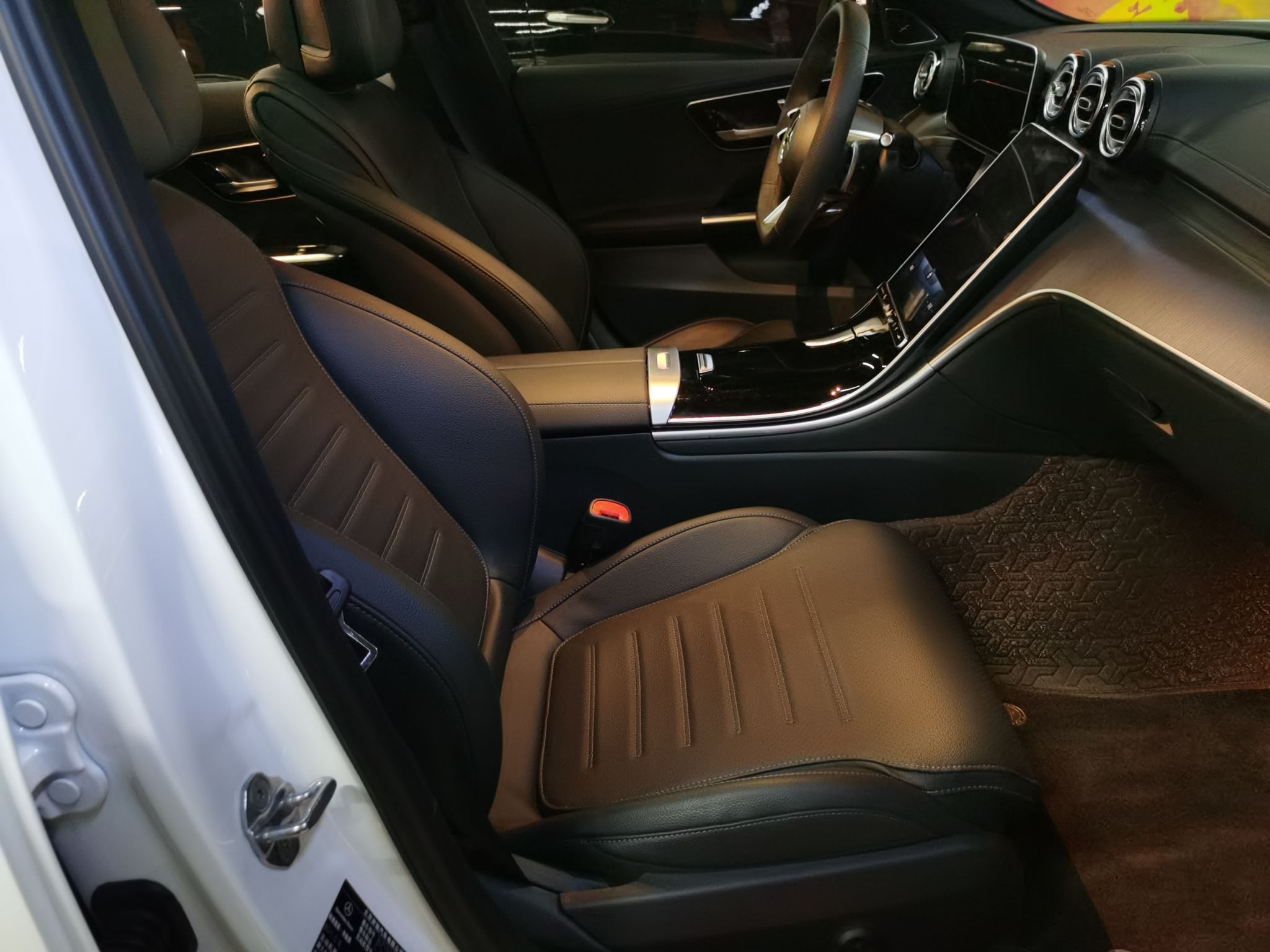 奔驰C级 2023款 C 260 L 皓夜运动版