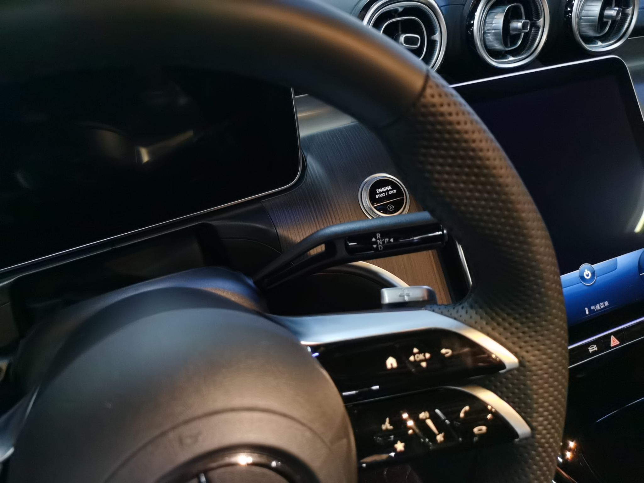 奔驰C级 2023款 C 260 L 皓夜运动版