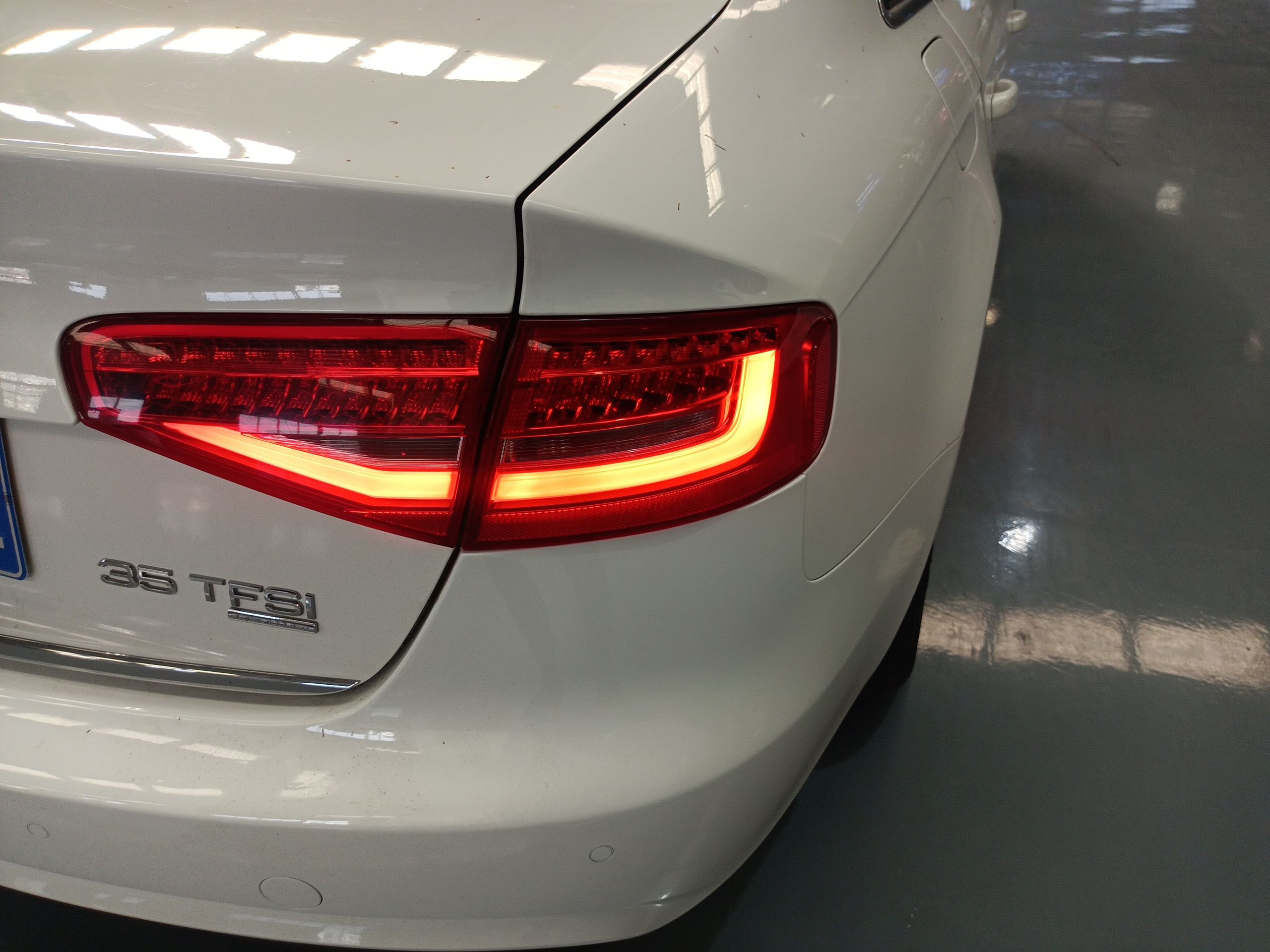 奥迪A4L 2015款 35 TFSI 自动标准型