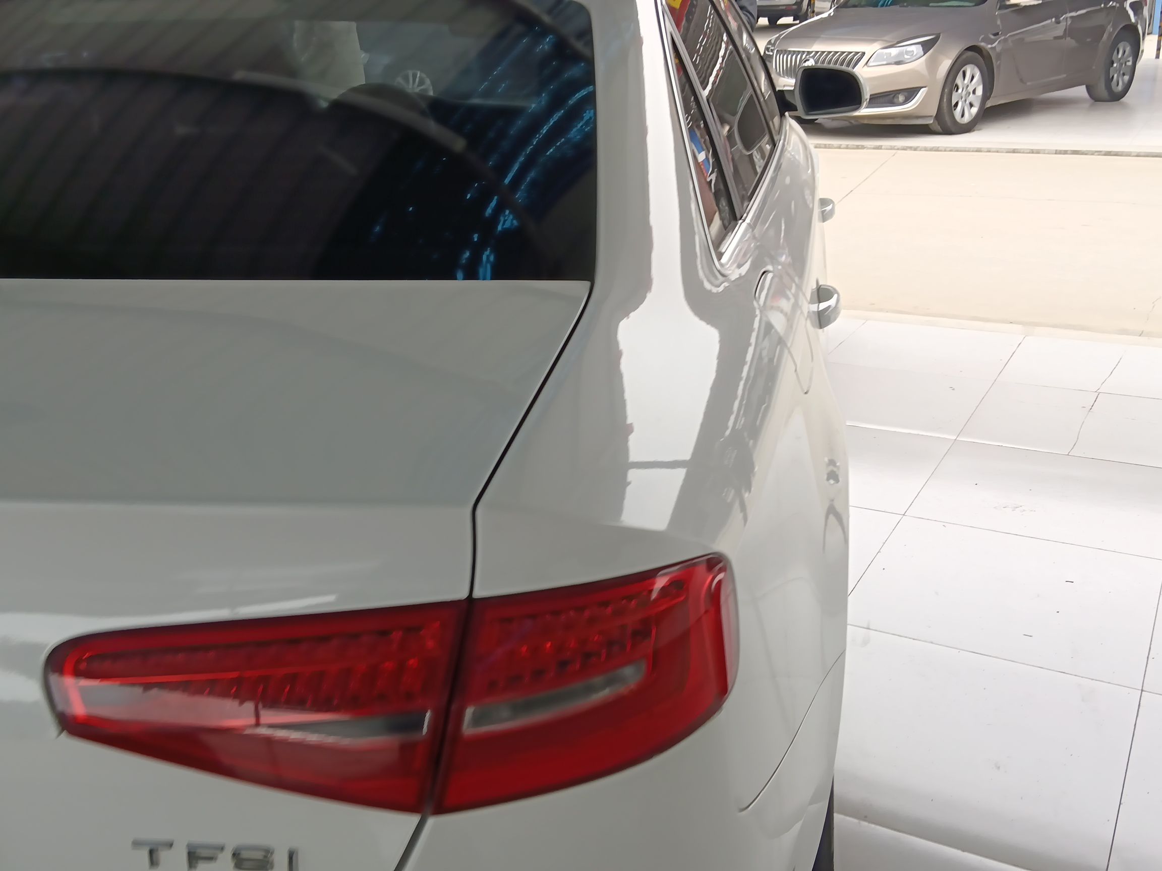 奥迪A4L 2013款 35 TFSI 自动标准型