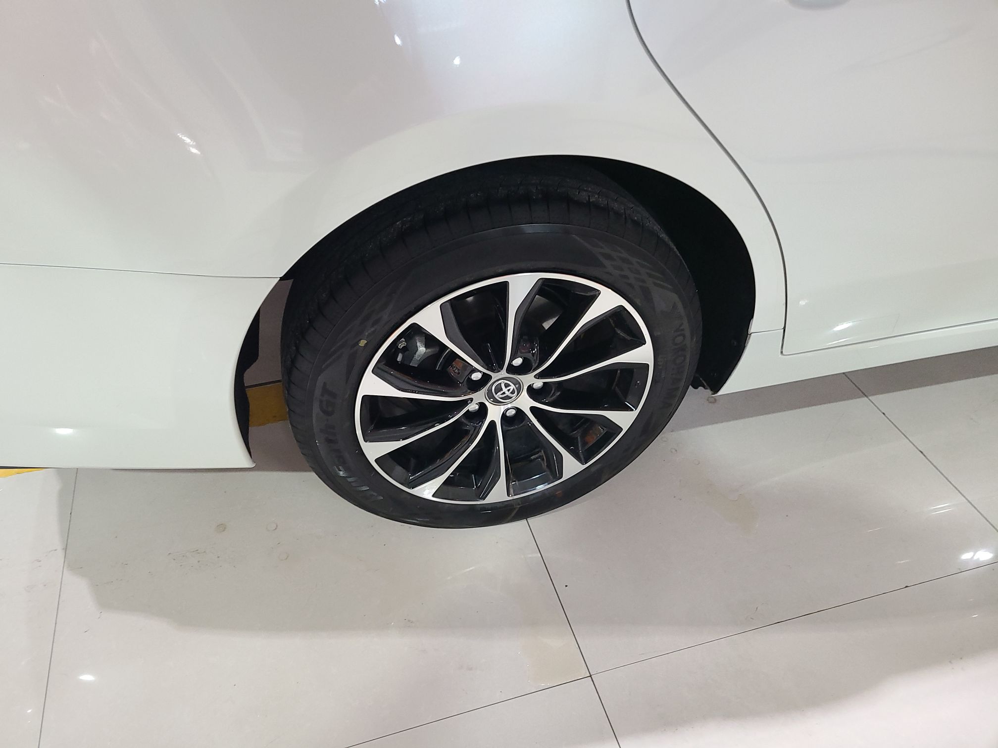 丰田 亚洲龙 2022款 2.0L 豪华版