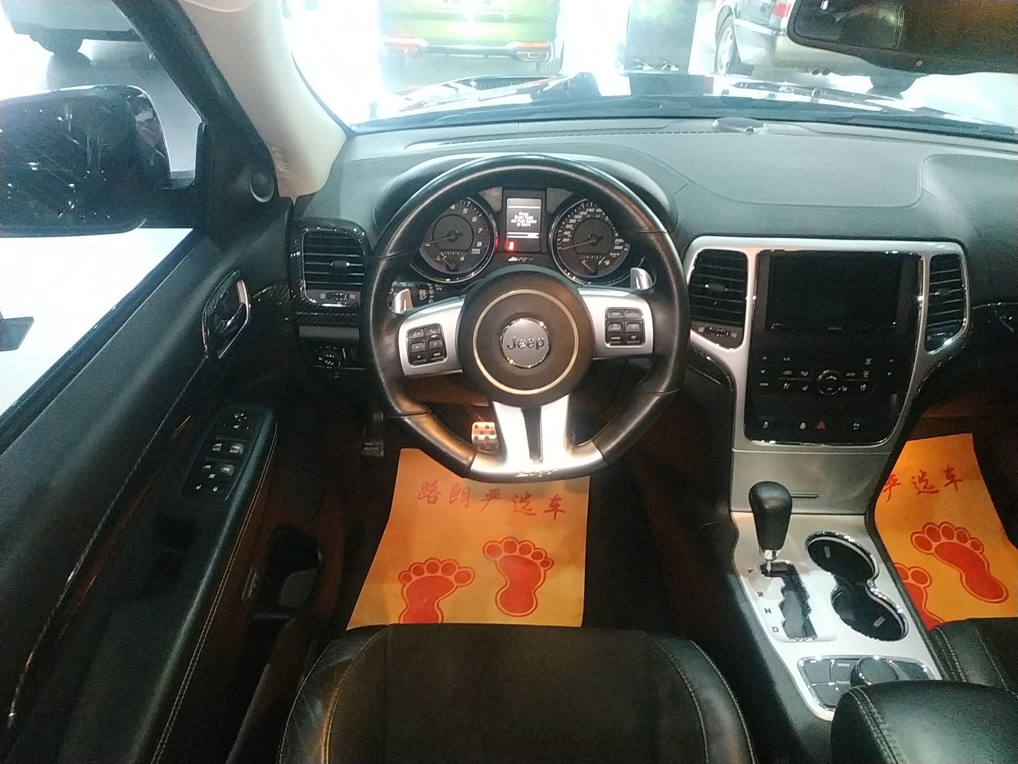 Jeep 大切诺基 SRT 2013款 6.4L SRT8 炫黑版