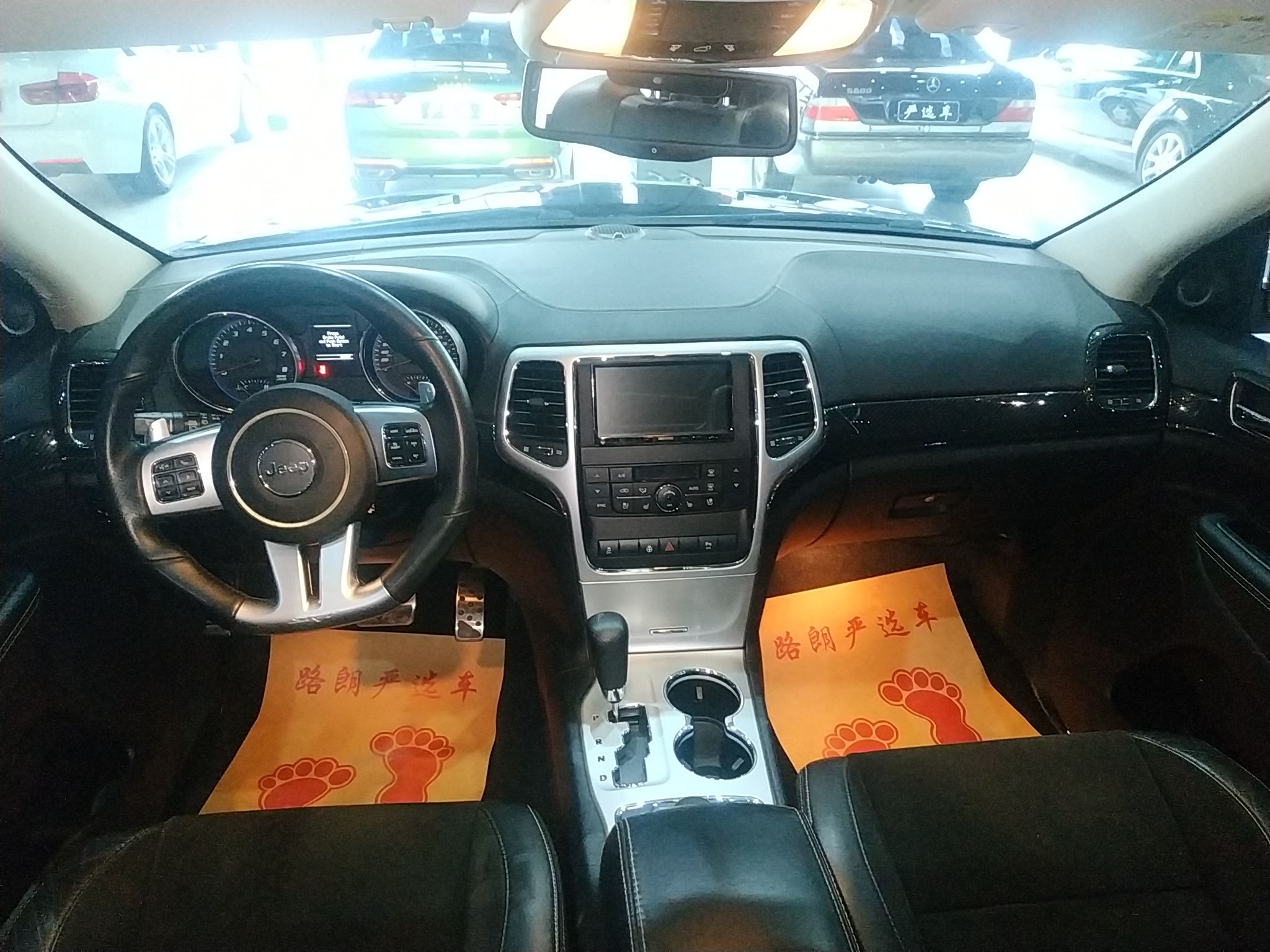 Jeep 大切诺基 SRT 2013款 6.4L SRT8 炫黑版