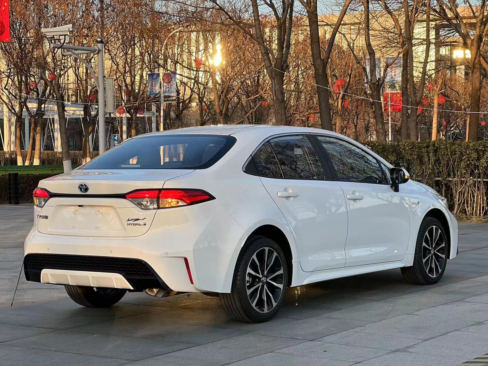 丰田 雷凌 2021款 双擎 1.8H E-CVT运动版