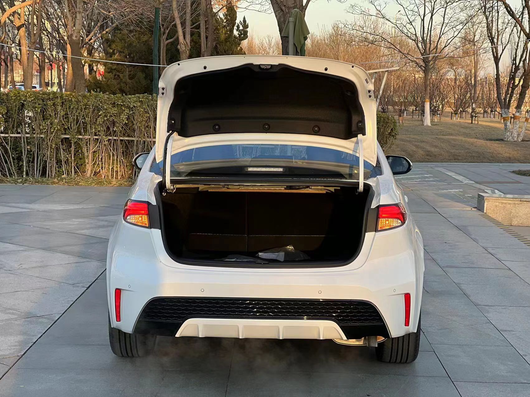 丰田 雷凌 2021款 双擎 1.8H E-CVT运动版