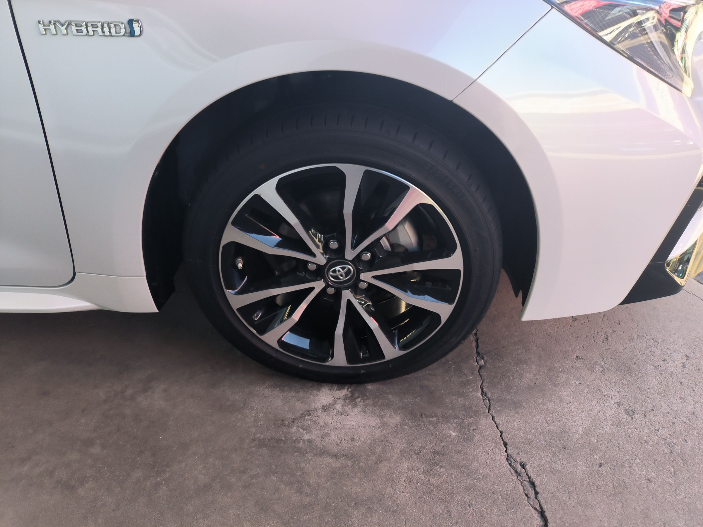 丰田 雷凌 2021款 双擎 1.8H E-CVT运动版