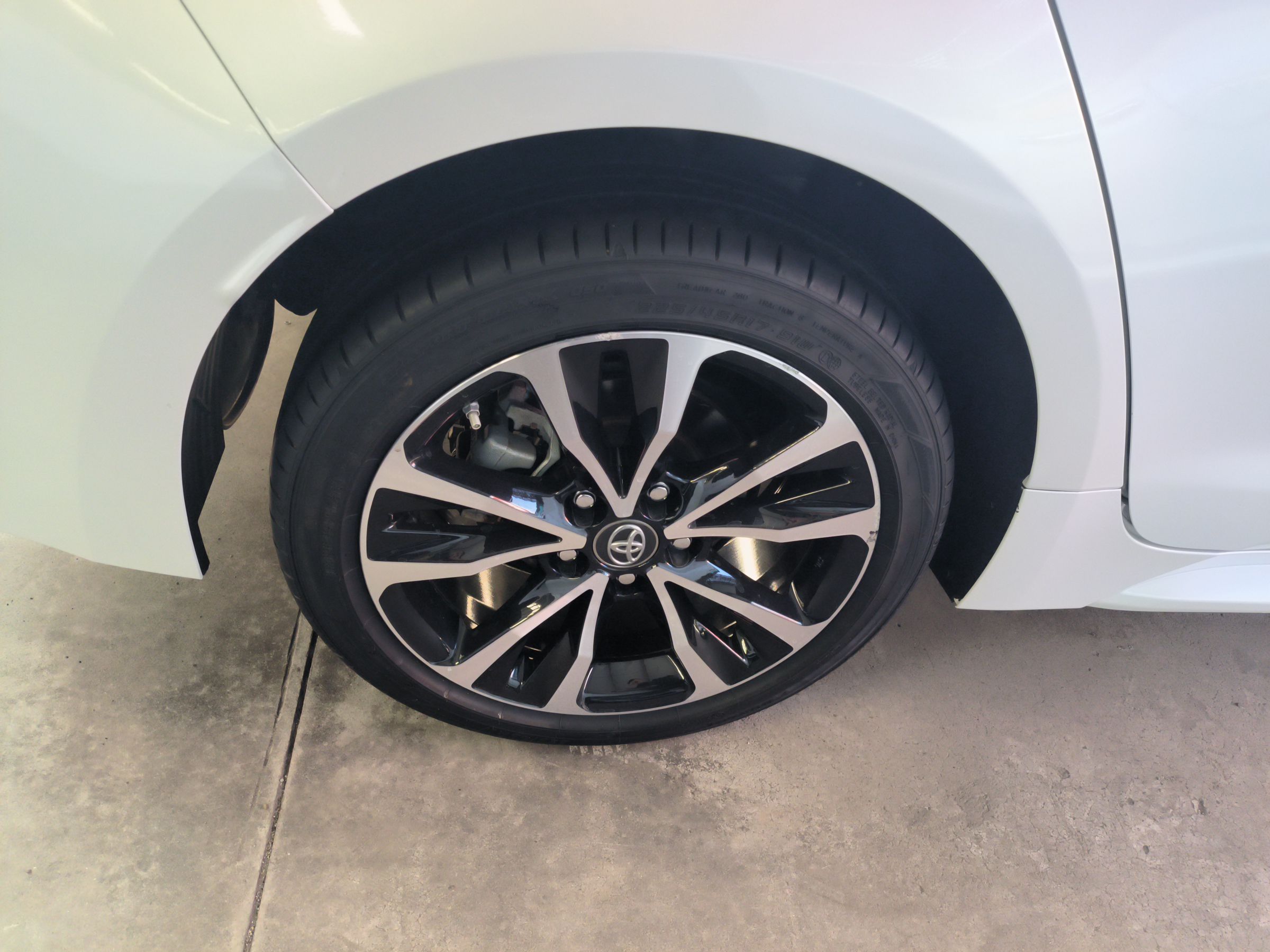 丰田 雷凌 2021款 双擎 1.8H E-CVT运动版