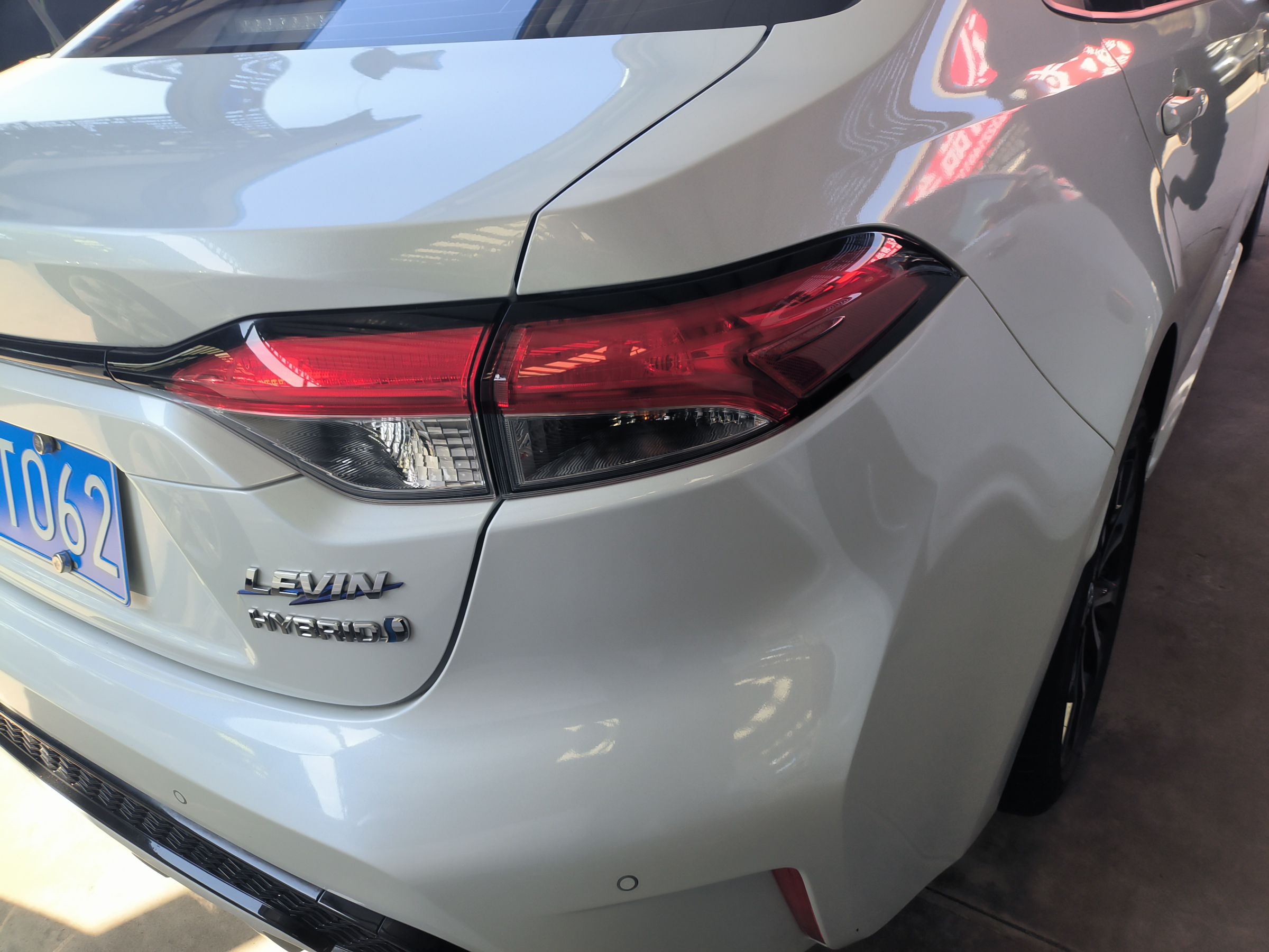 丰田 雷凌 2021款 双擎 1.8H E-CVT运动版