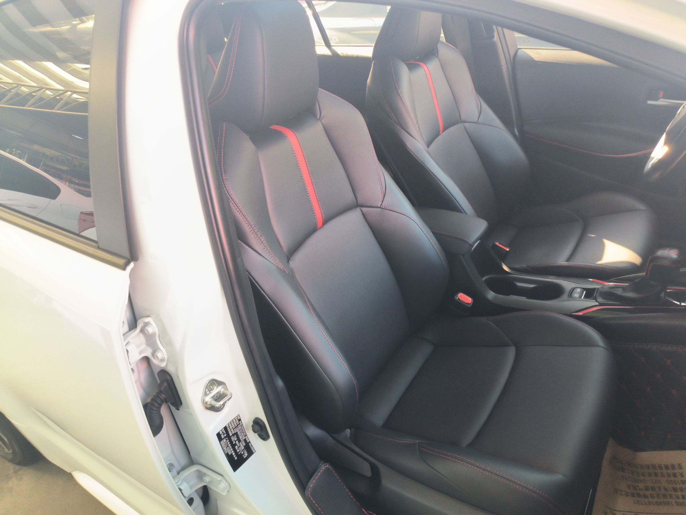 丰田 雷凌 2021款 双擎 1.8H E-CVT运动版