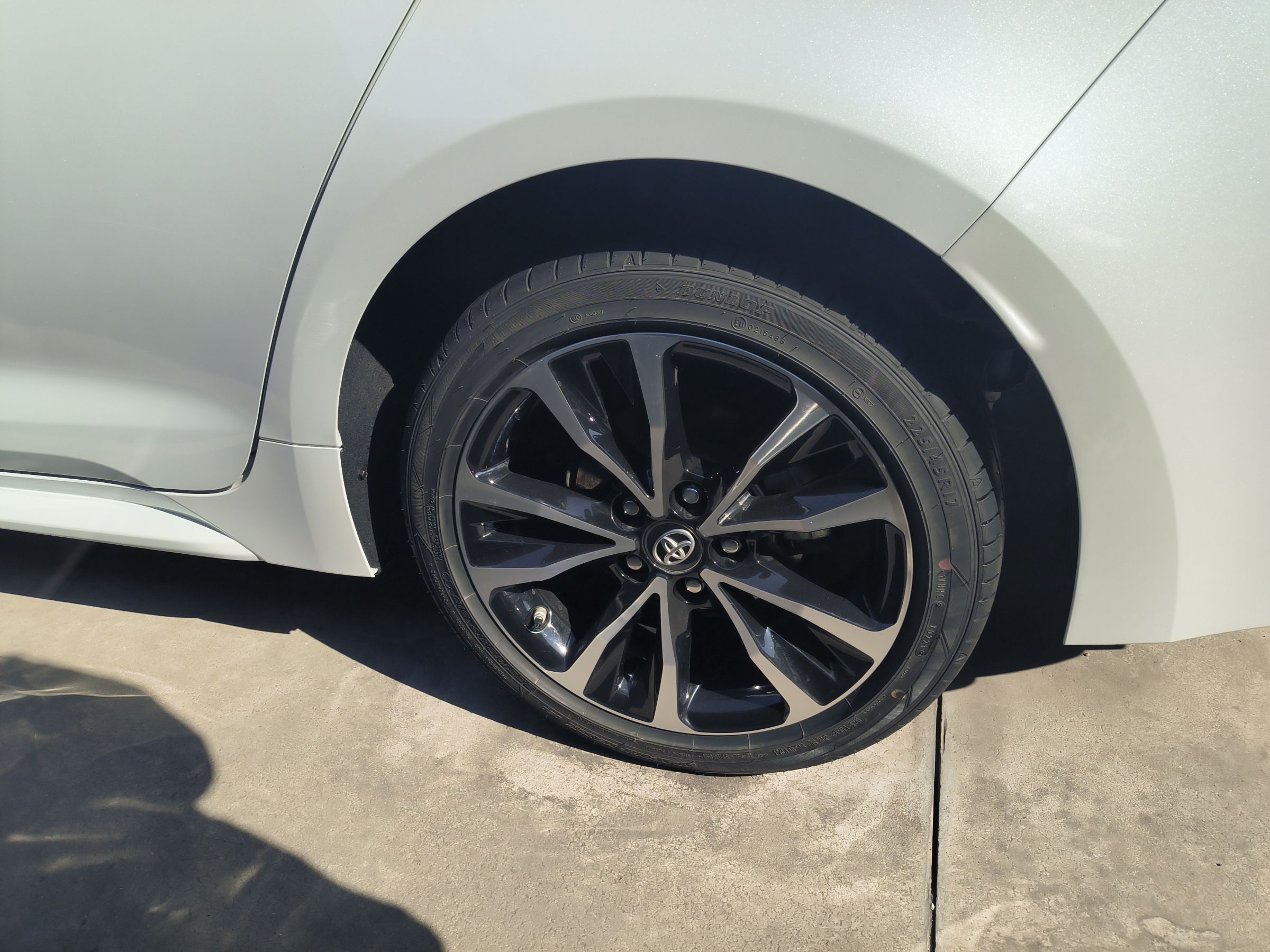 丰田 雷凌 2021款 双擎 1.8H E-CVT运动版