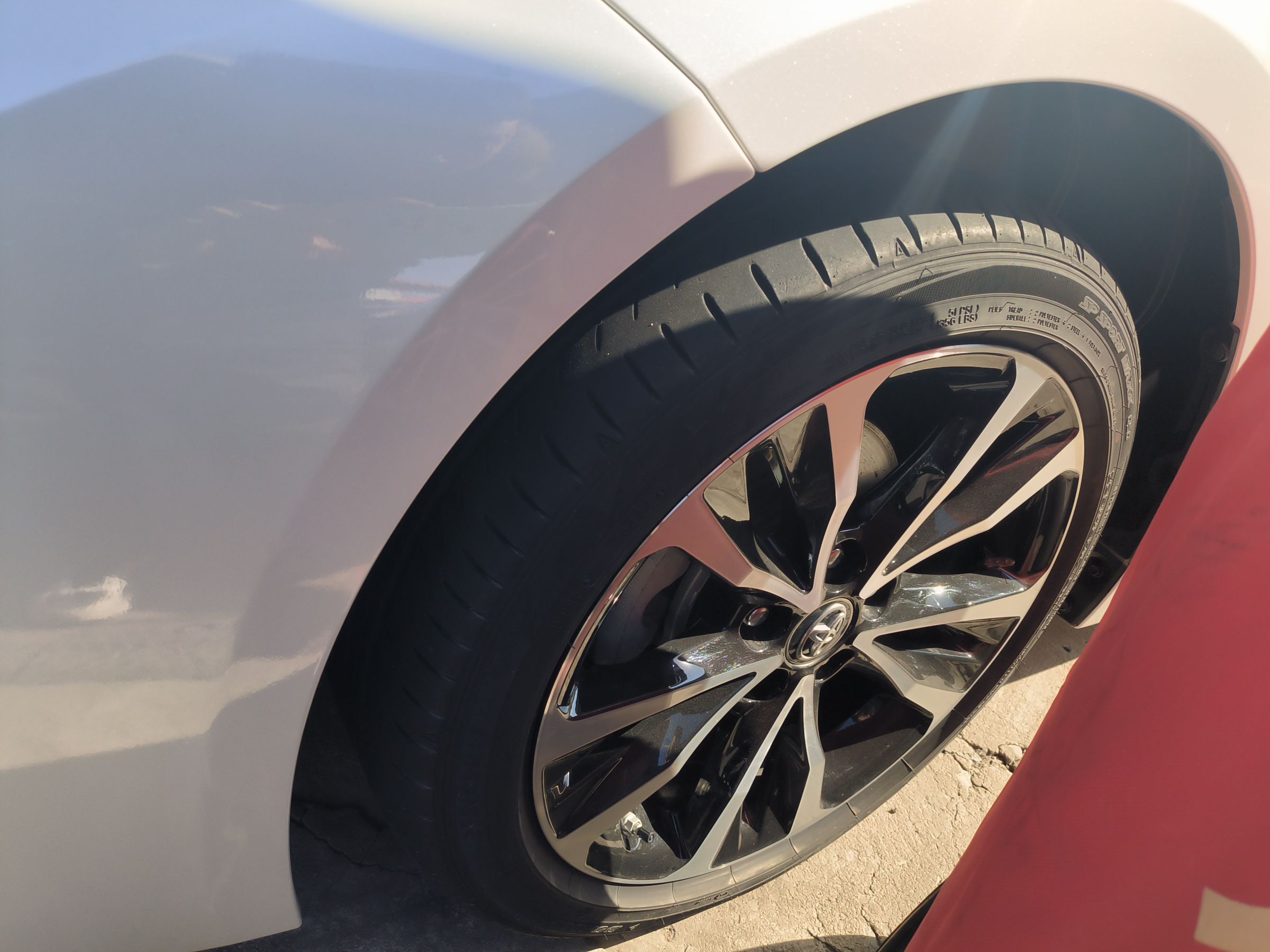 丰田 雷凌 2021款 双擎 1.8H E-CVT运动版