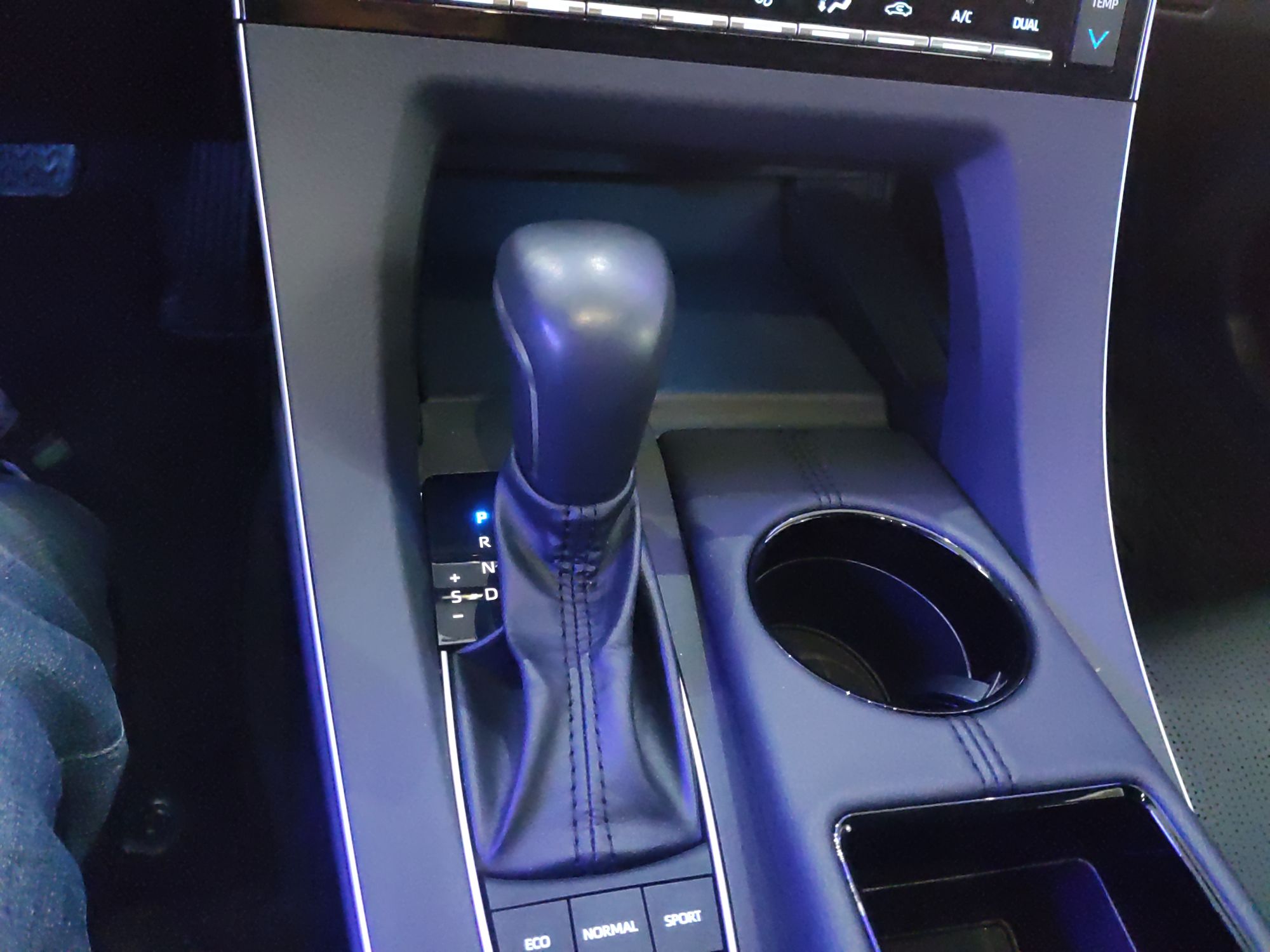 丰田 亚洲龙 2019款 双擎 2.5L 豪华版 国VI