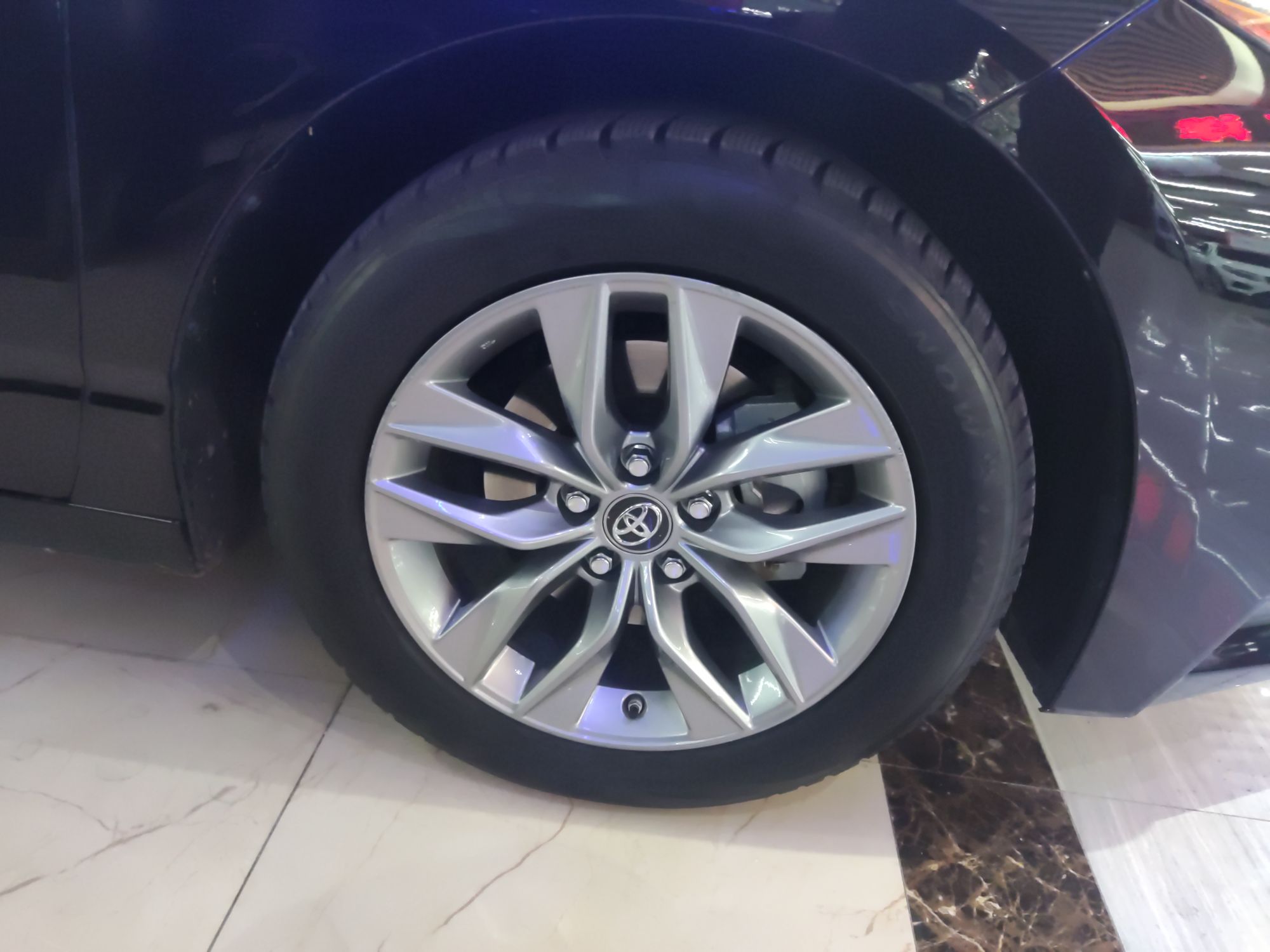 丰田 亚洲龙 2019款 双擎 2.5L 豪华版 国VI