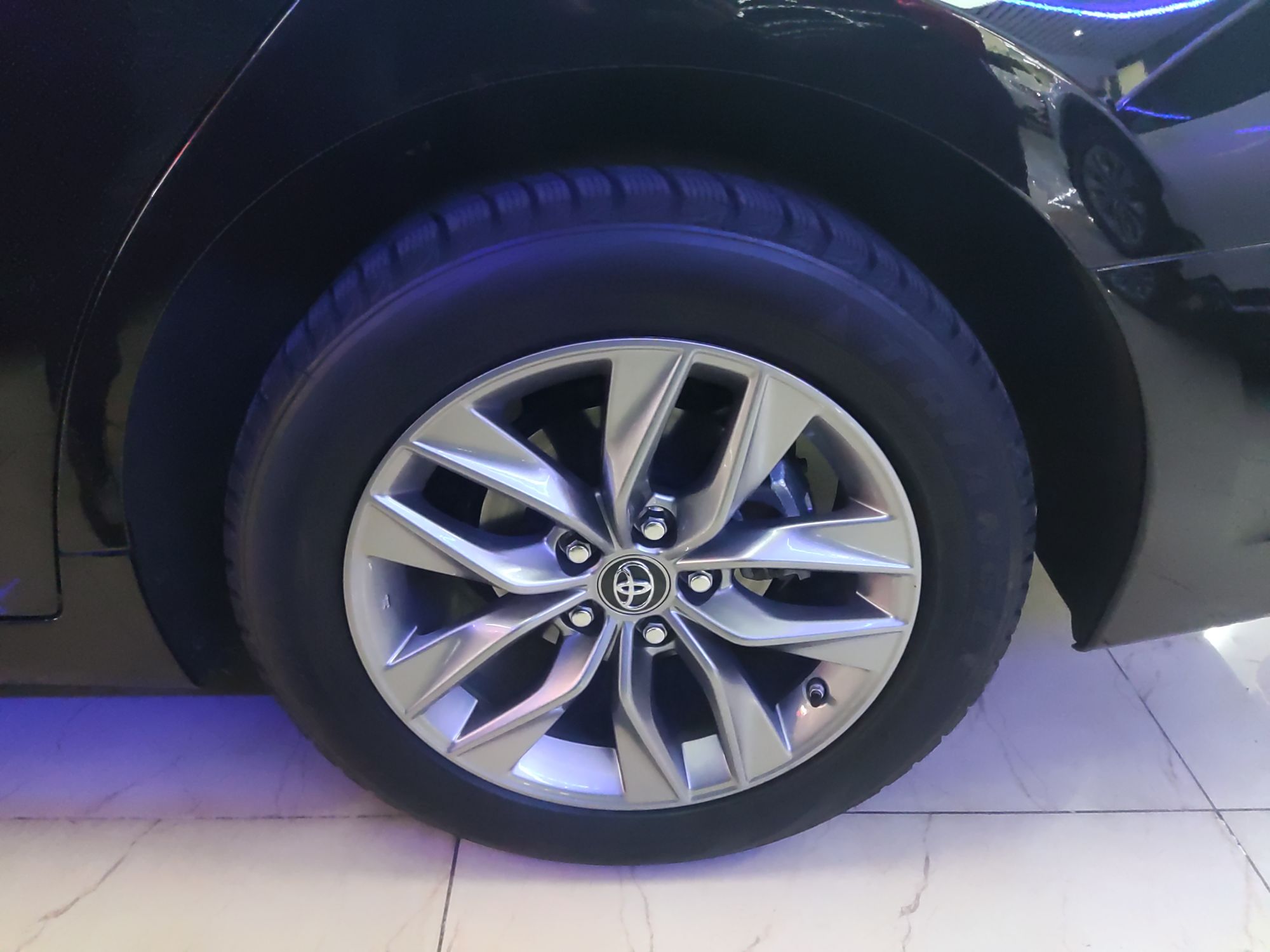 丰田 亚洲龙 2019款 双擎 2.5L 豪华版 国VI