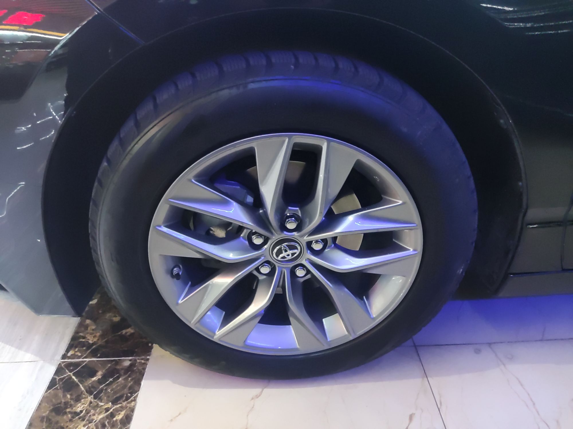 丰田 亚洲龙 2019款 双擎 2.5L 豪华版 国VI