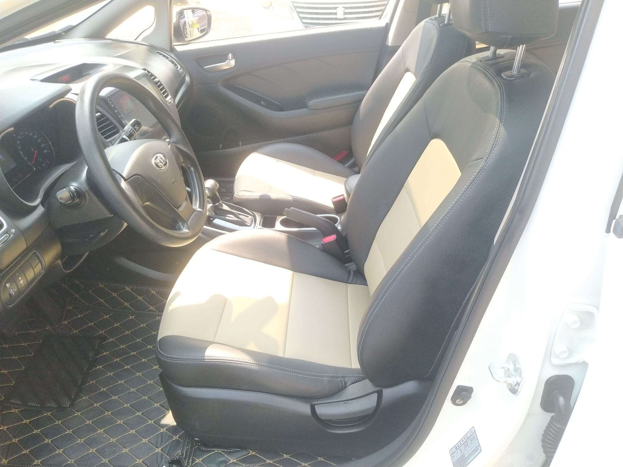 起亚K3 2016款 1.6L 自动天窗版