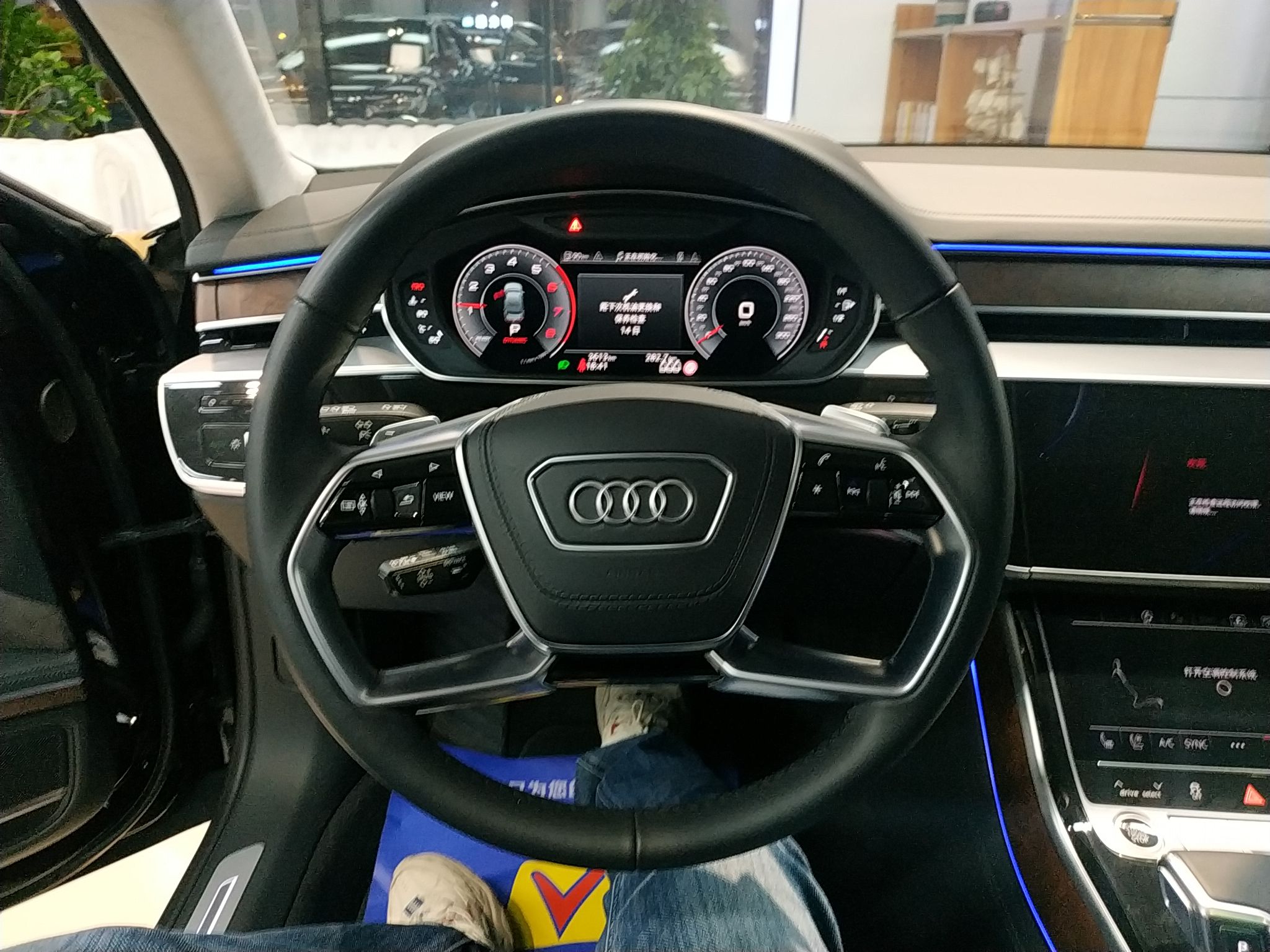 奥迪A8L 2022 A8L 55 TFSI quattro 豪华型典藏版(进口)