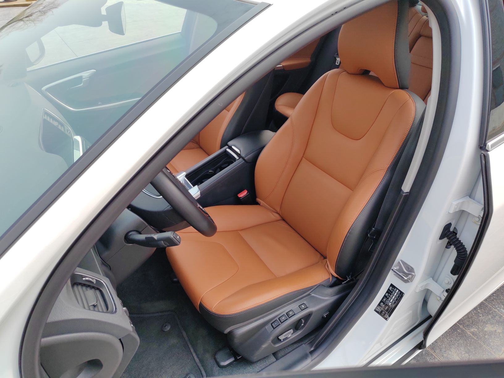 沃尔沃S60L 2019款 S60L 改款 T5 智进进阶版