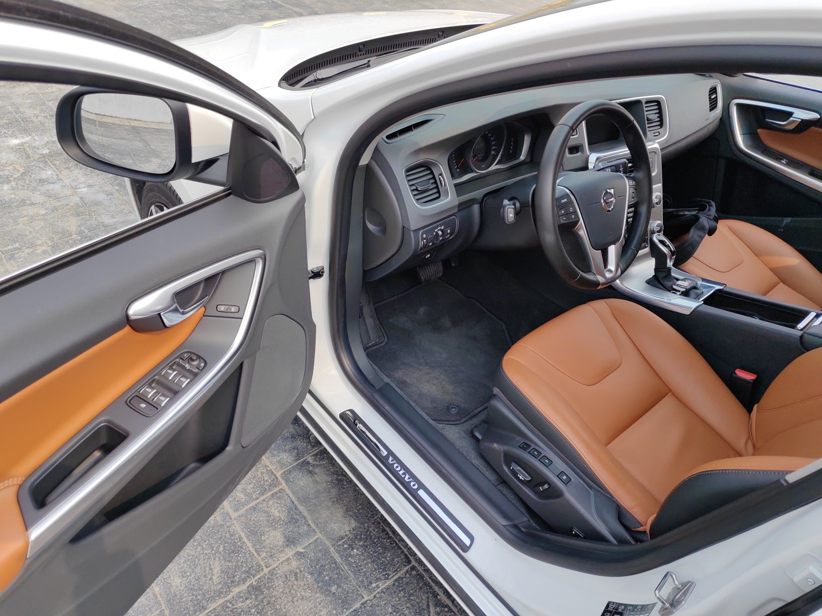 沃尔沃S60L 2019款 S60L 改款 T5 智进进阶版