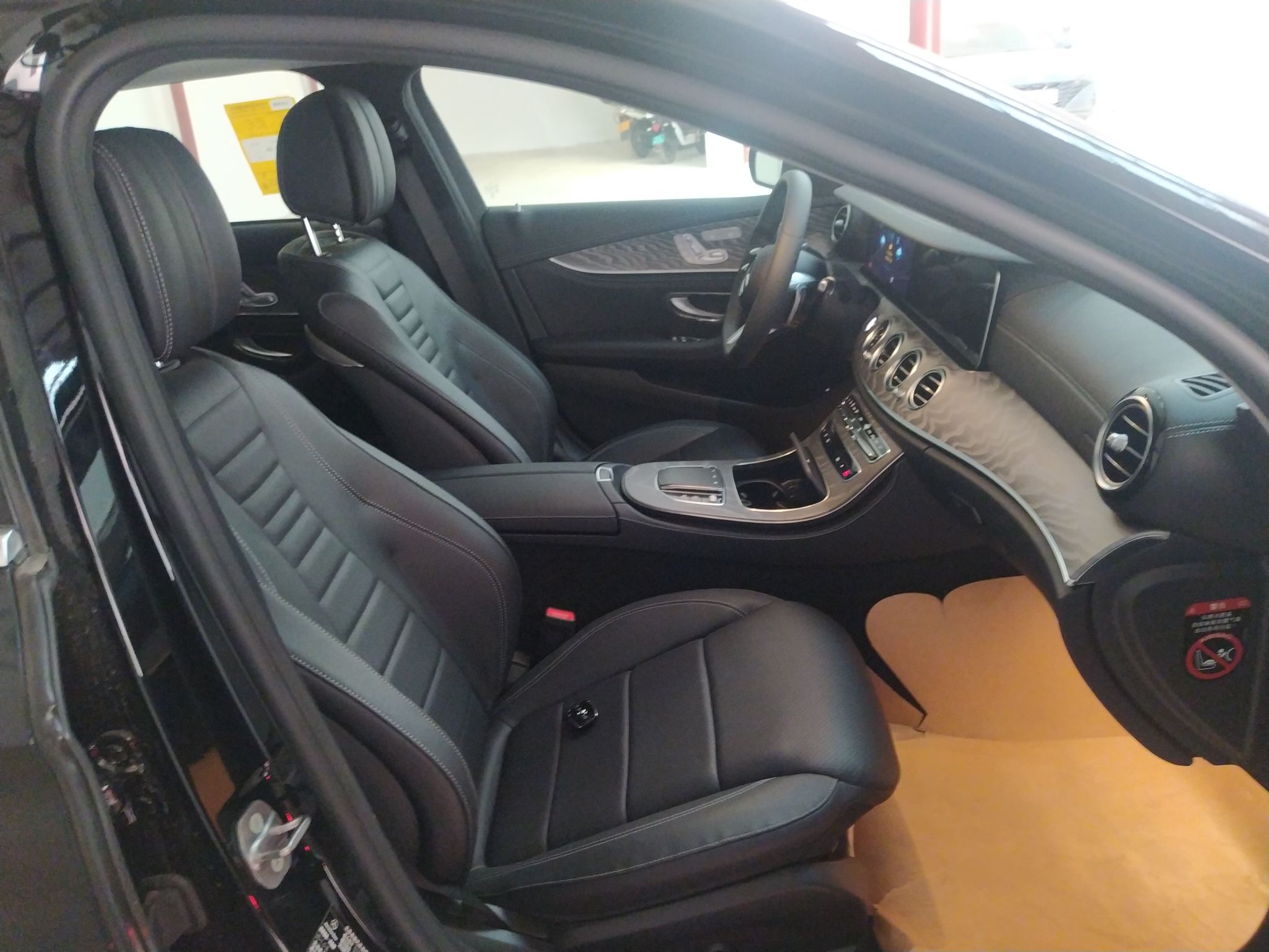 奔驰E级 2022款 改款三 E 300 L 运动豪华型