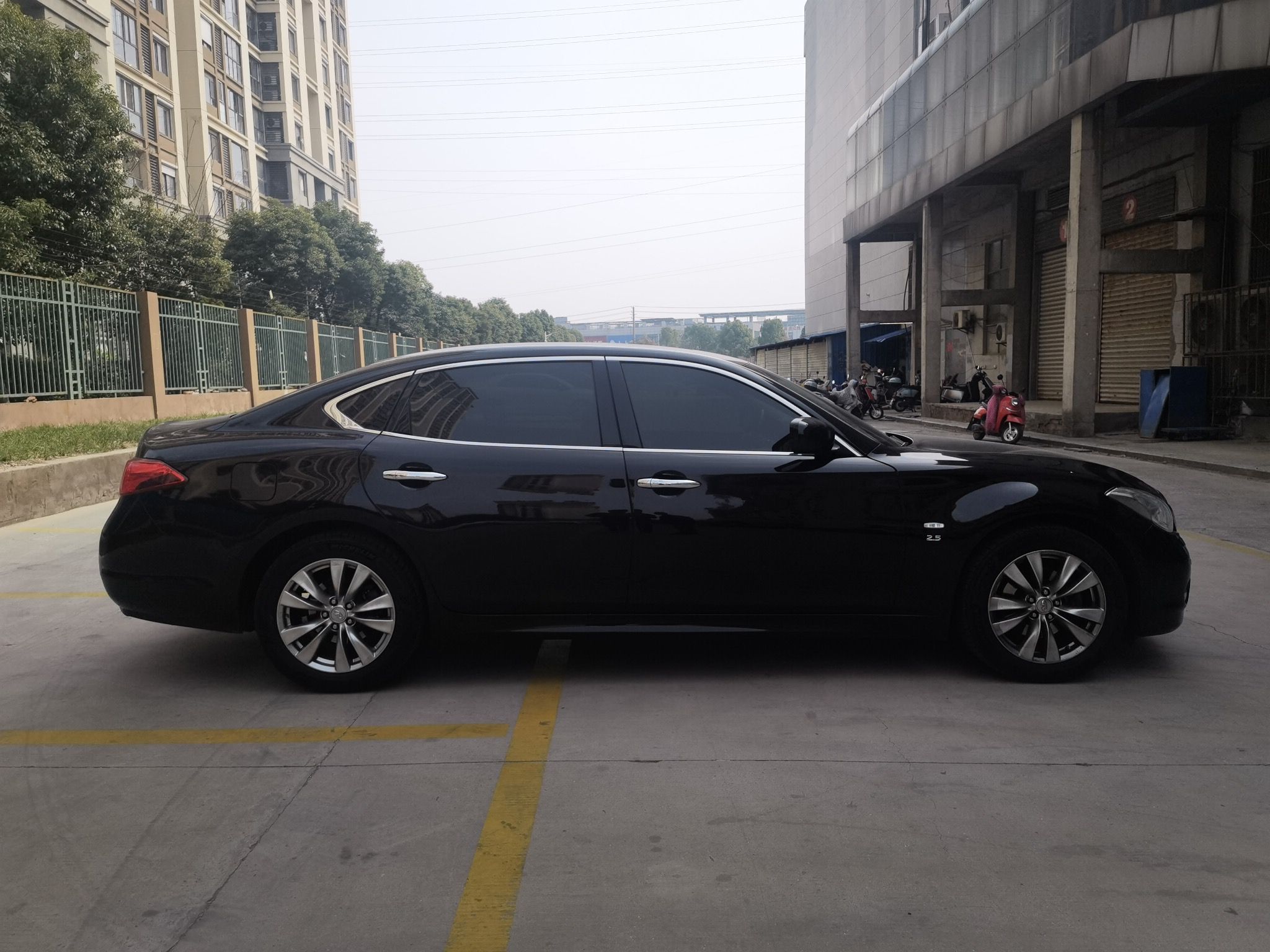 英菲尼迪Q70L 2013款 Q70L 2.5L 舒适版(进口)