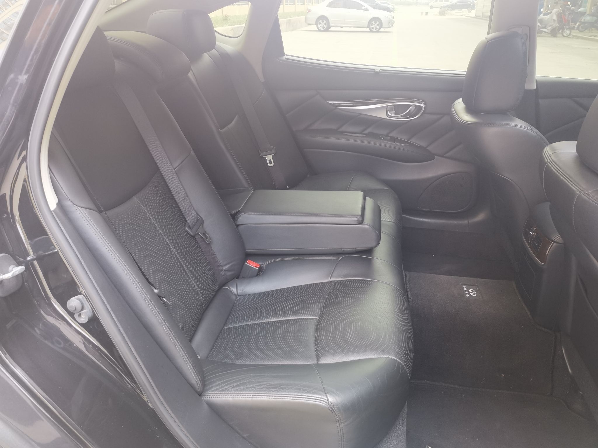 英菲尼迪Q70L 2013款 Q70L 2.5L 舒适版(进口)