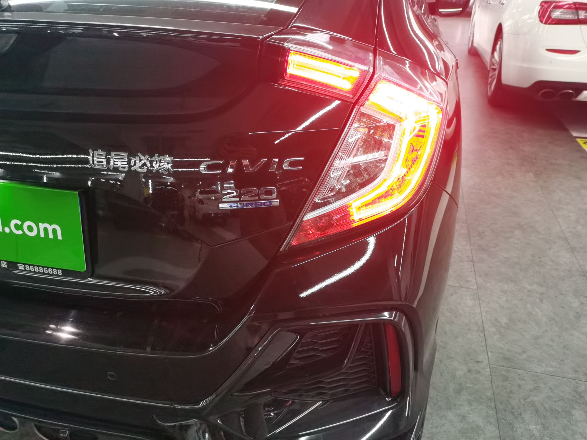 本田 思域 2021款 HATCHBACK 220TURBO CVT潮酷控