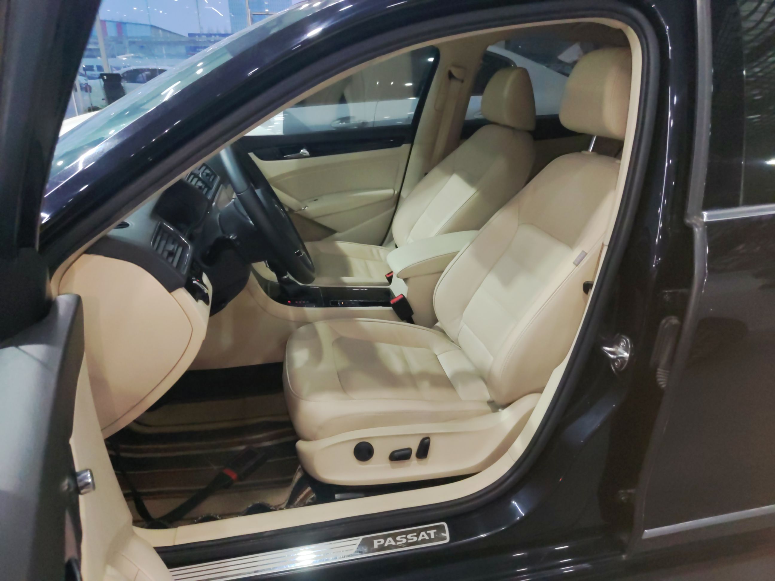 大众 帕萨特 2015款 1.8TSI DSG尊荣版