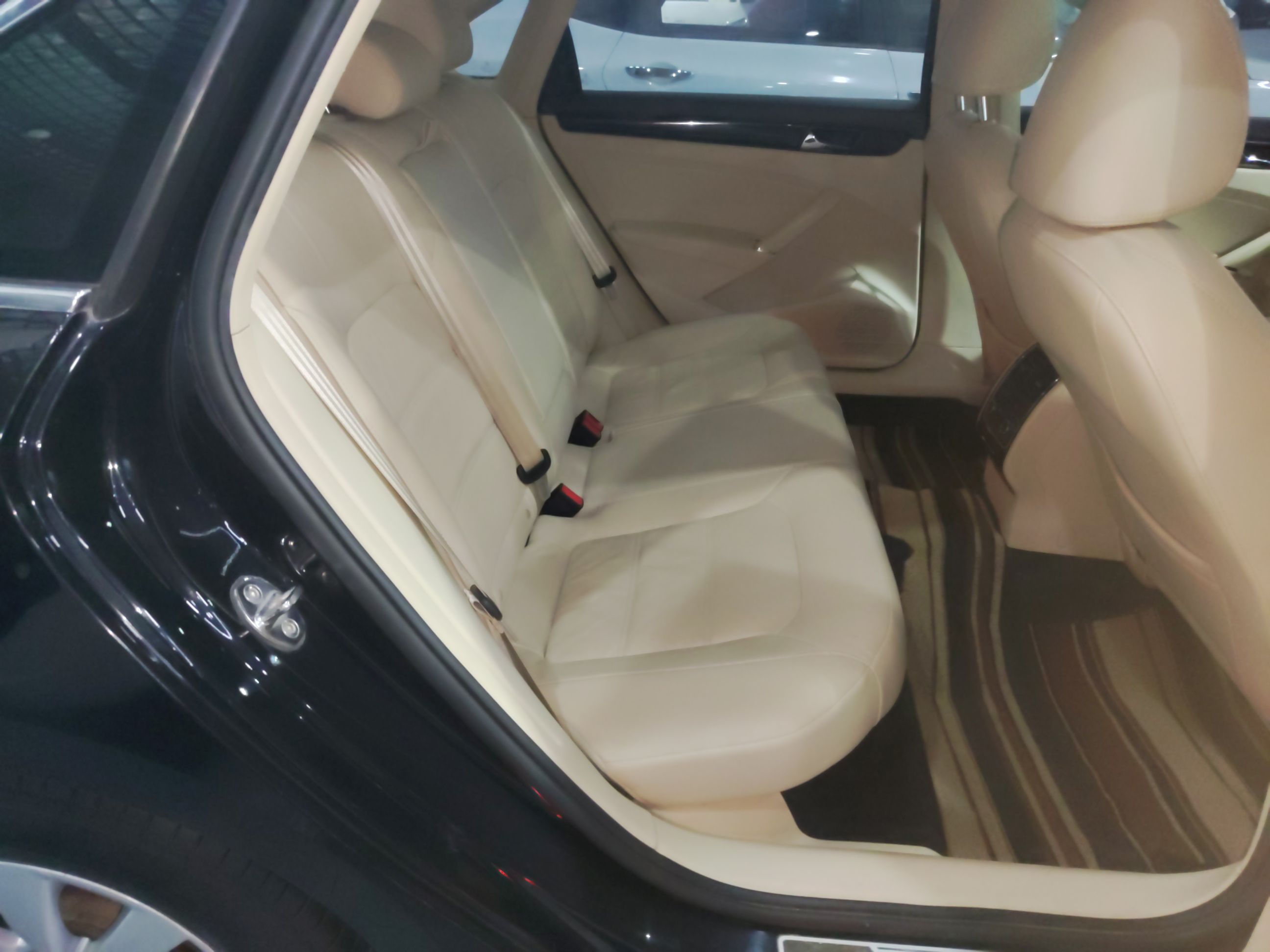 大众 帕萨特 2015款 1.8TSI DSG尊荣版