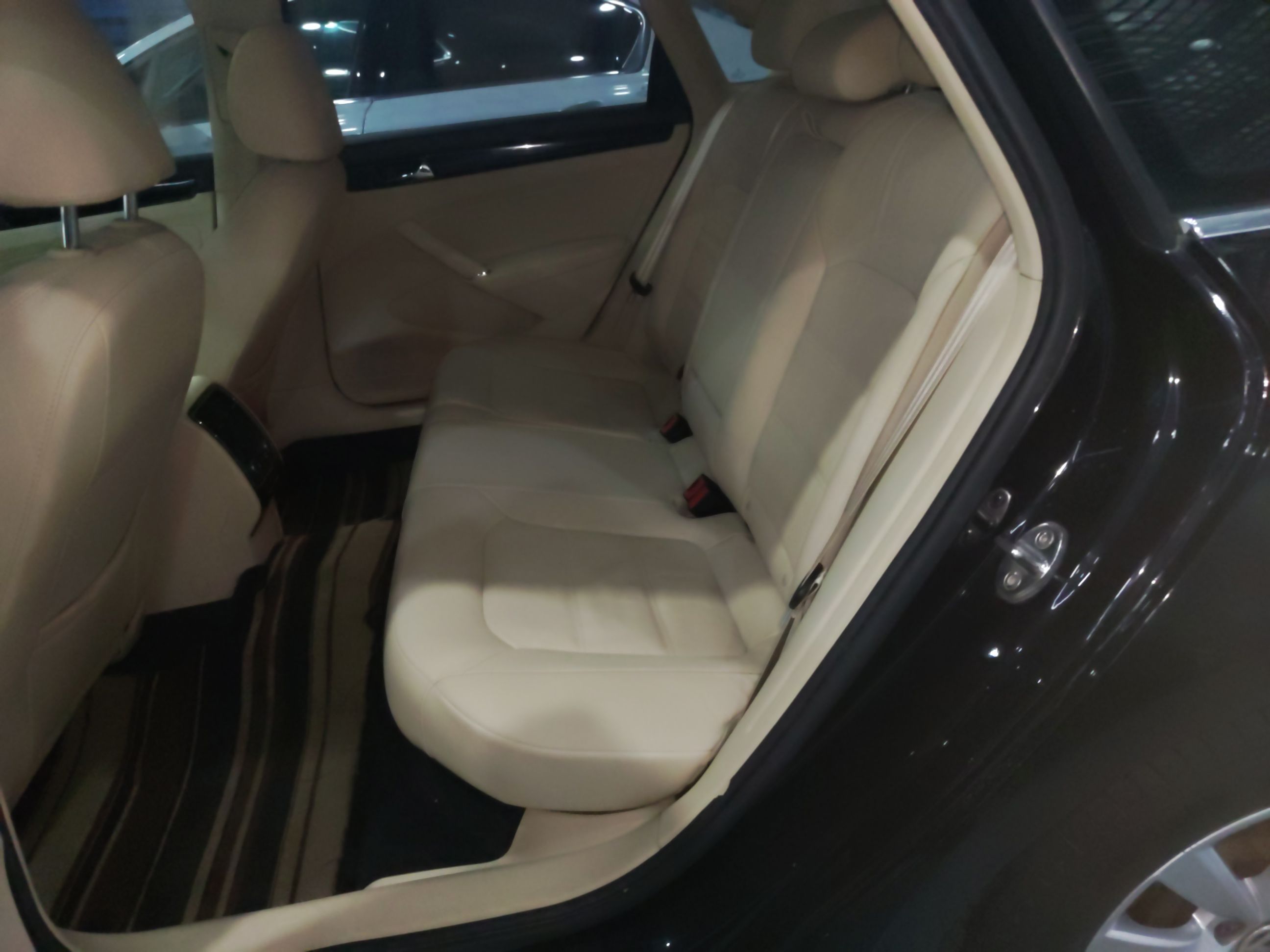 大众 帕萨特 2015款 1.8TSI DSG尊荣版