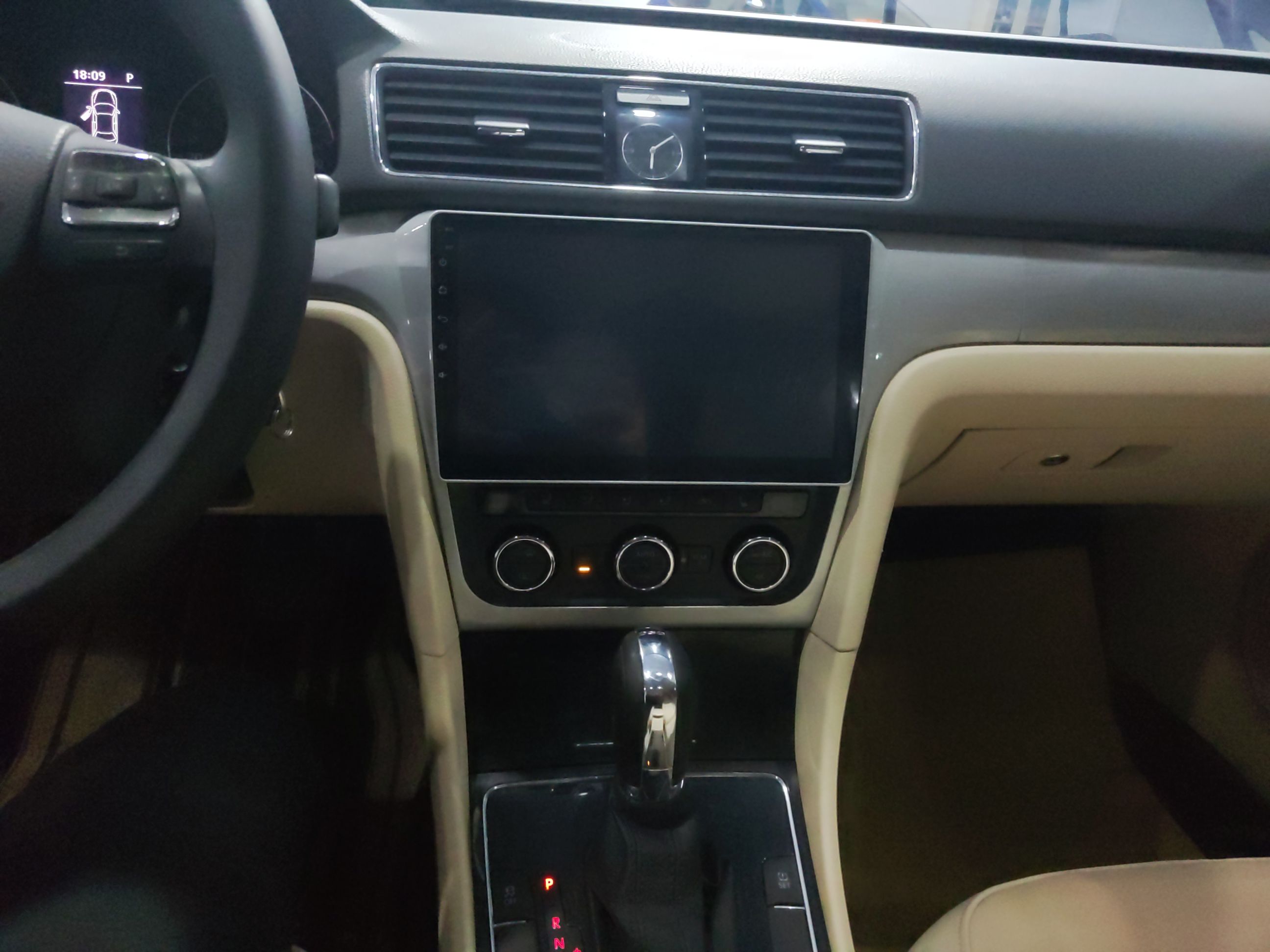 大众 帕萨特 2015款 1.8TSI DSG尊荣版