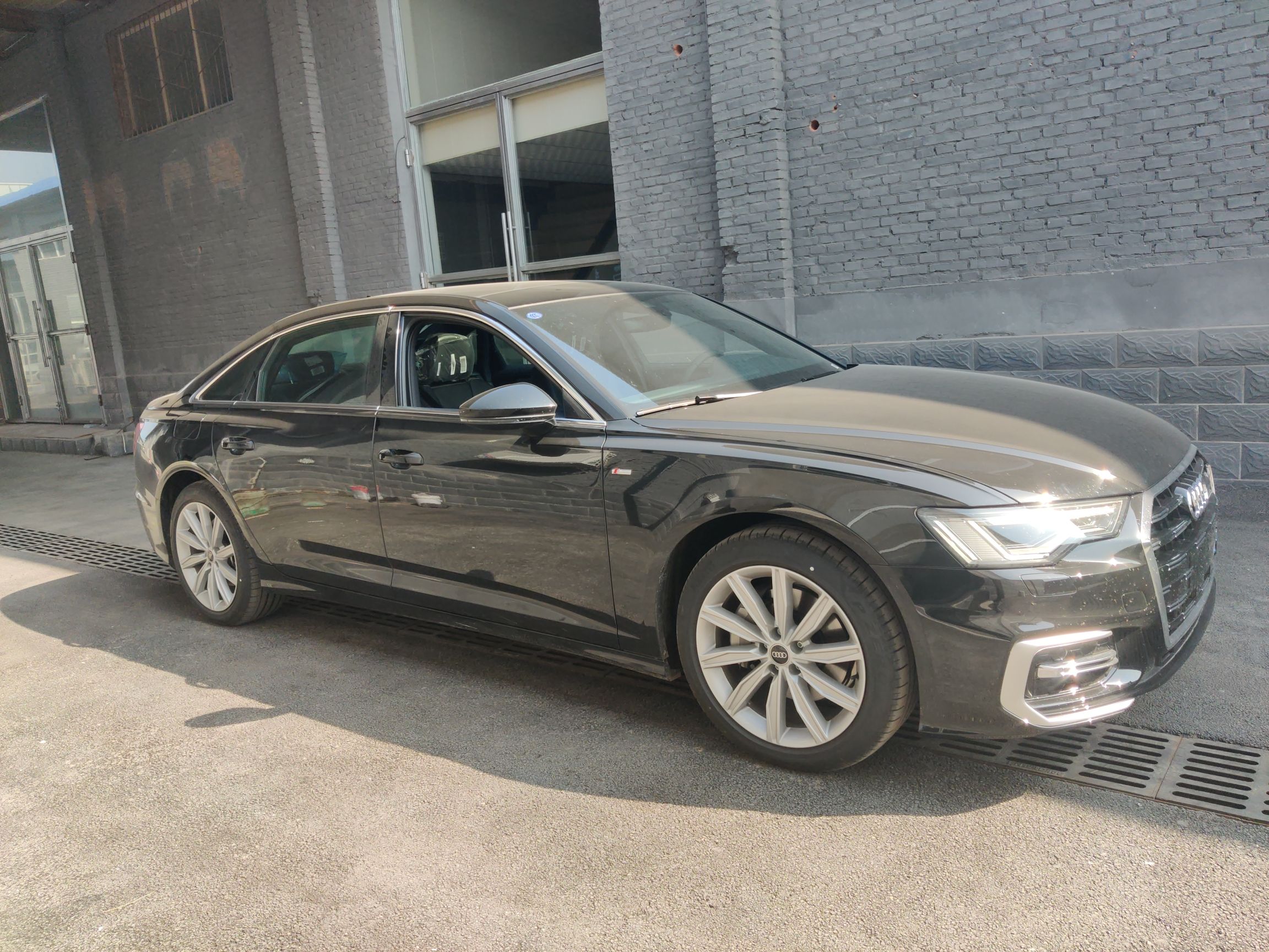 奥迪A6L 2023款 45 TFSI 臻选动感型