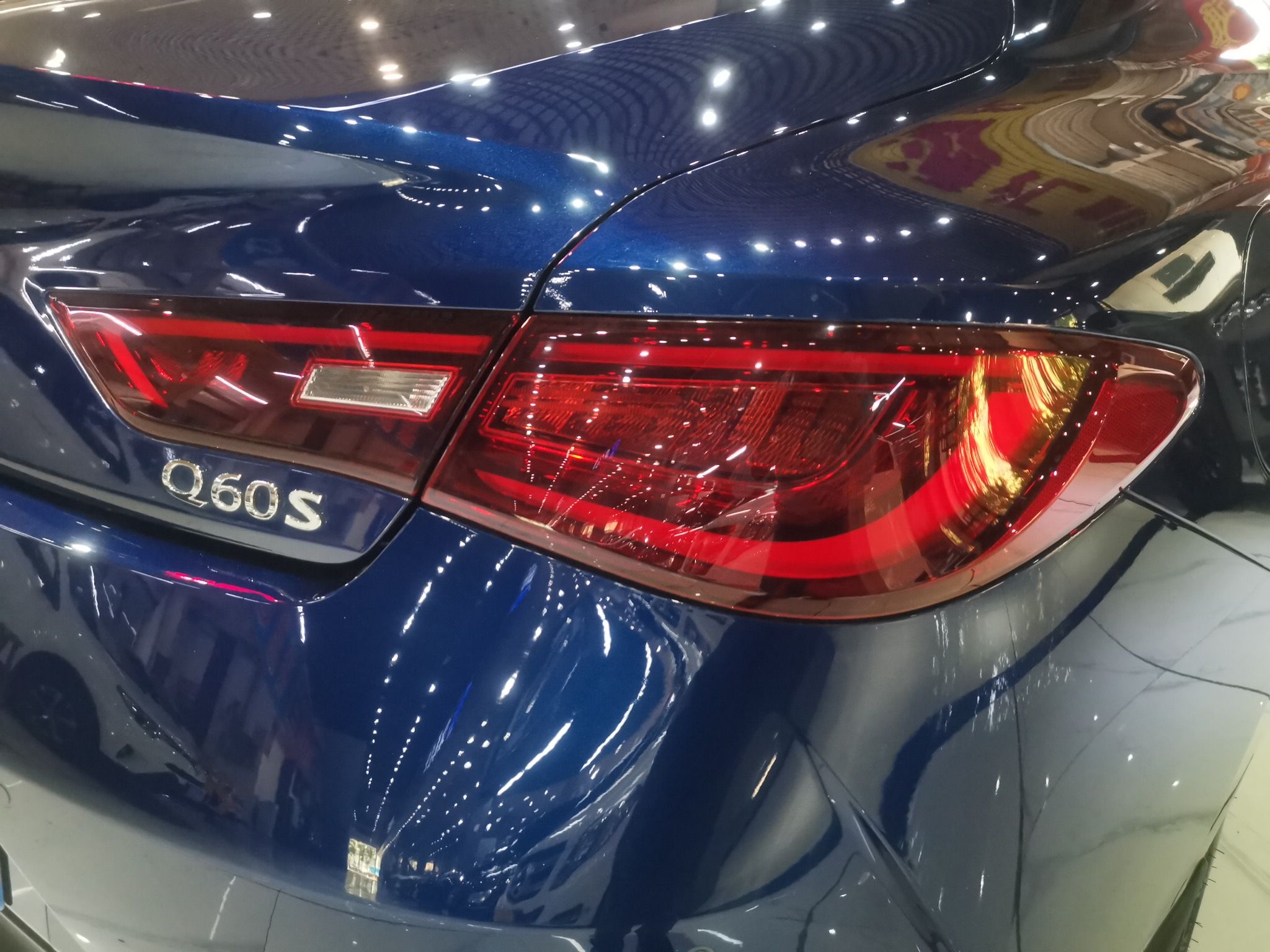 英菲尼迪Q60 2019款 S 2.0T 豪华运动版(进口)