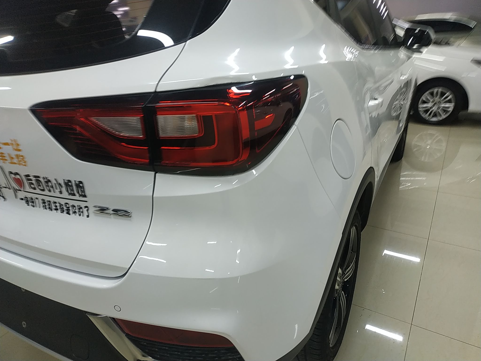 名爵ZS 2020款 全球百万畅销款 1.5L 手动65寸巨幕天窗版