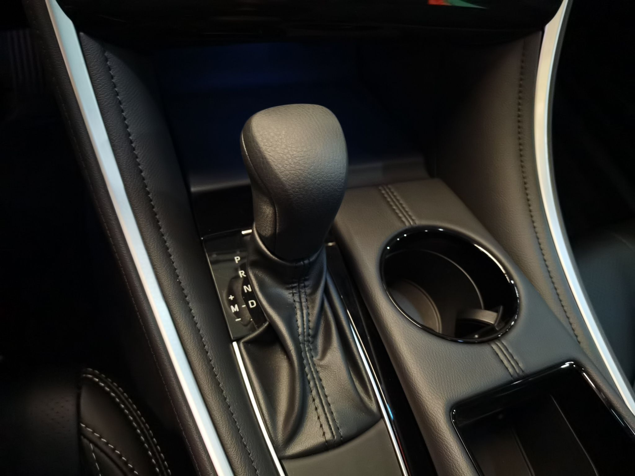 丰田 亚洲龙 2022款 2.0L 进取版