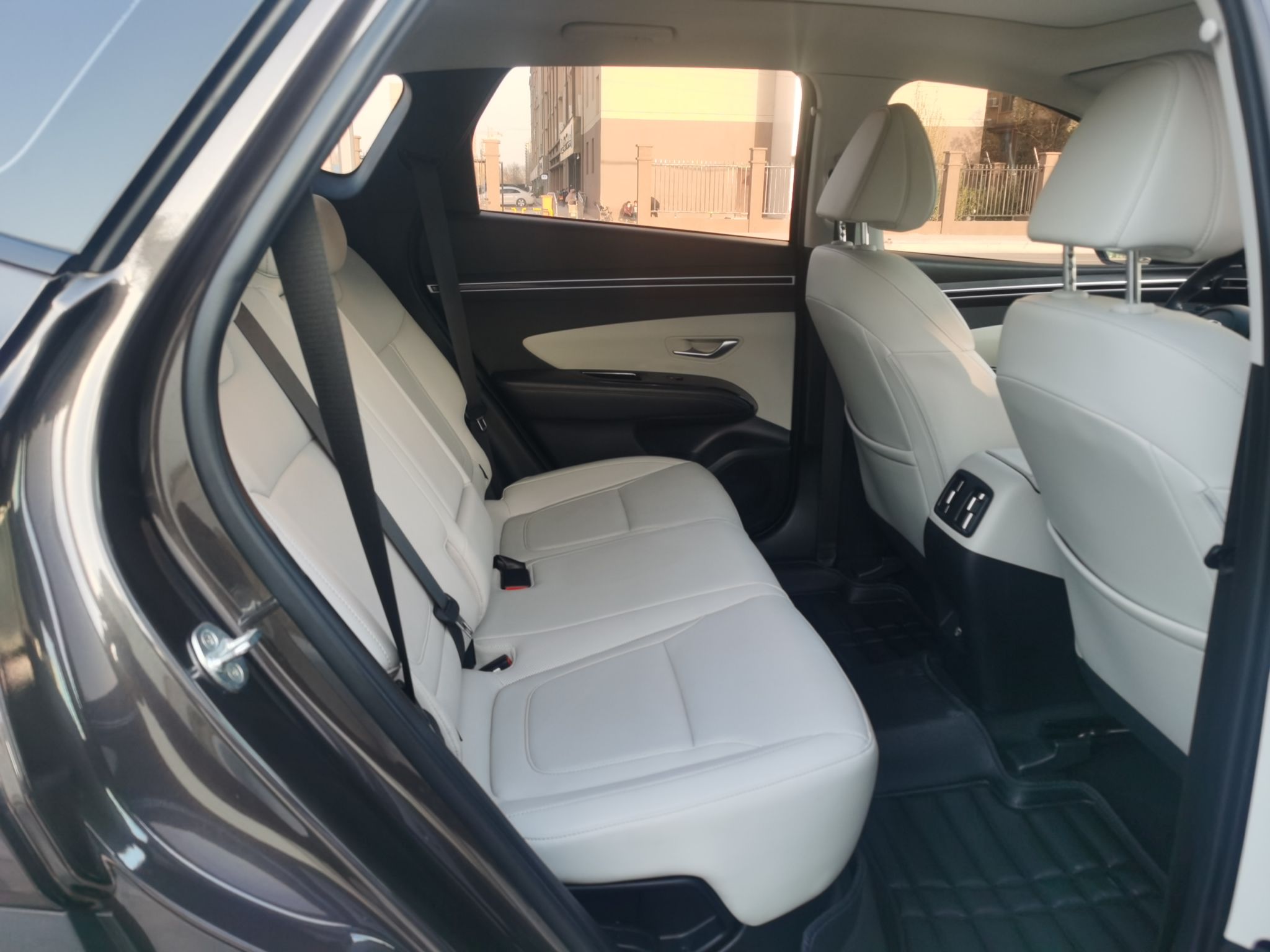 现代 2021款 途胜L 1.5T LUX尊贵版