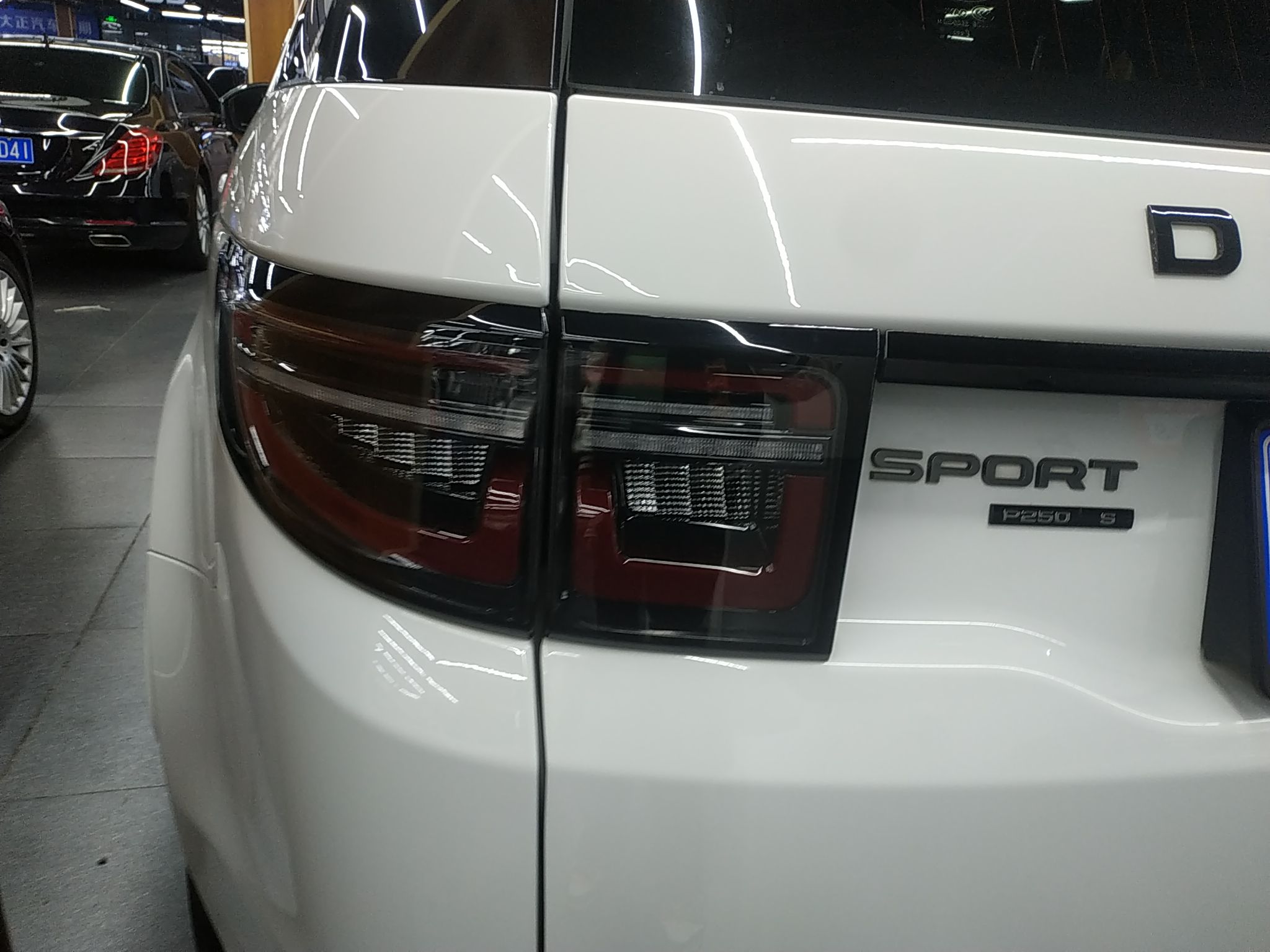 路虎 发现运动版 2021款 249PS R-Dynamic S 性能版