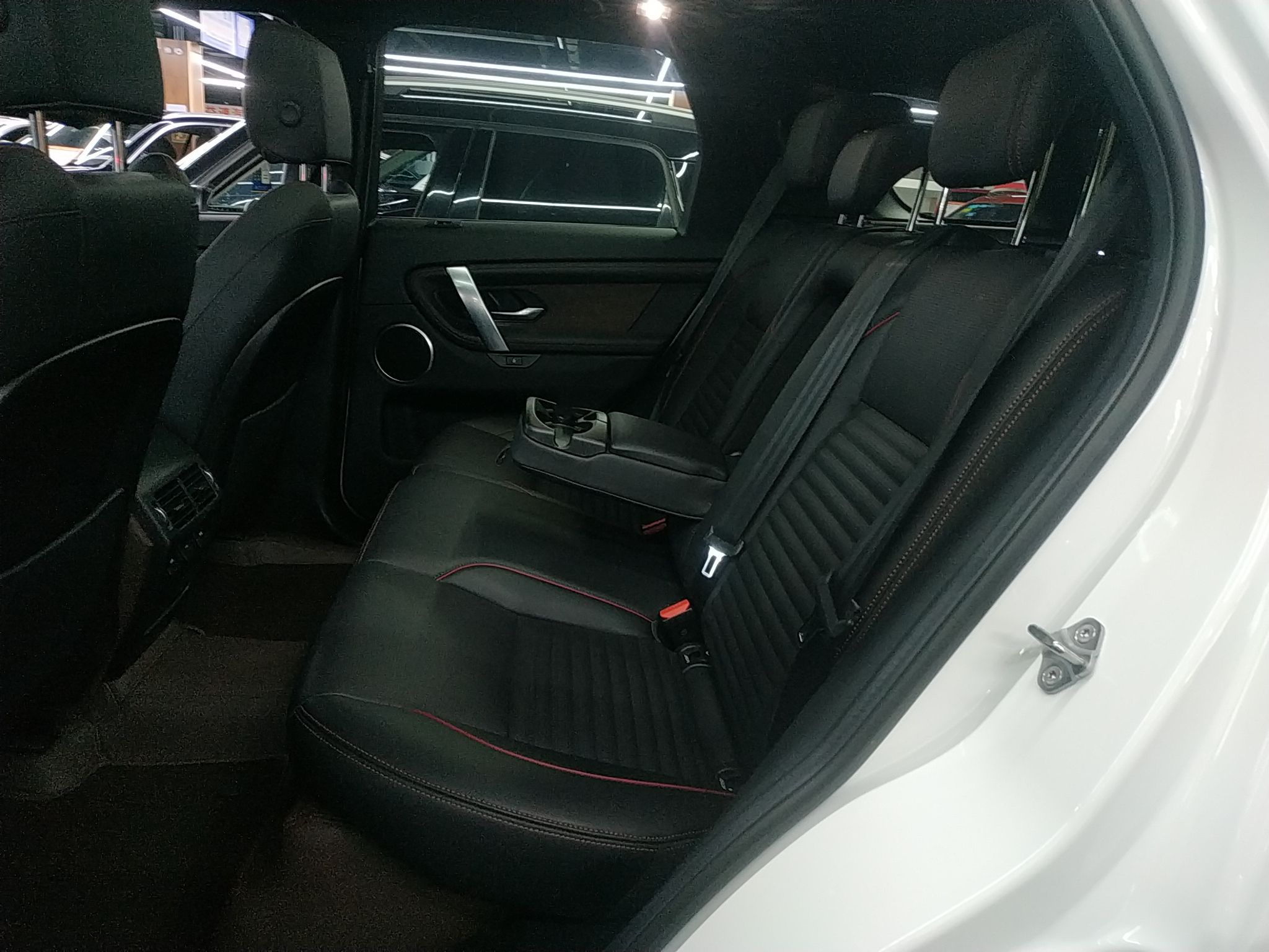 路虎 发现运动版 2021款 249PS R-Dynamic S 性能版