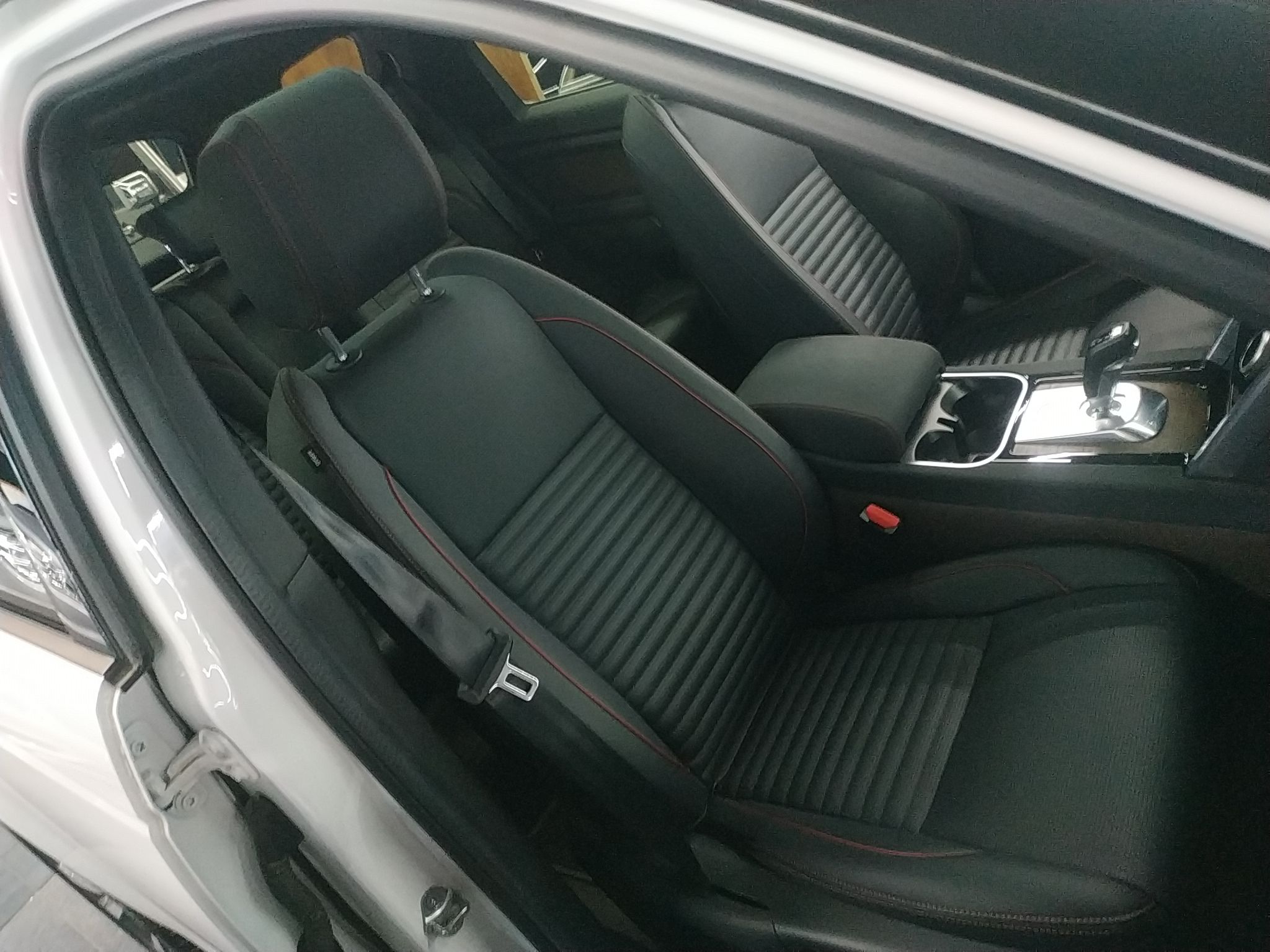 路虎 发现运动版 2021款 249PS R-Dynamic S 性能版