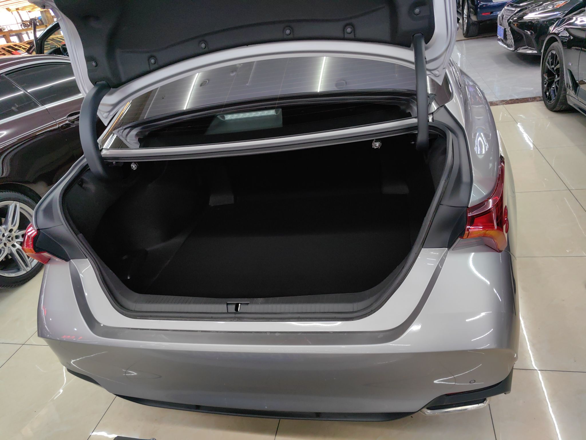 丰田 亚洲龙 2022款 2.0L XLE尊享版