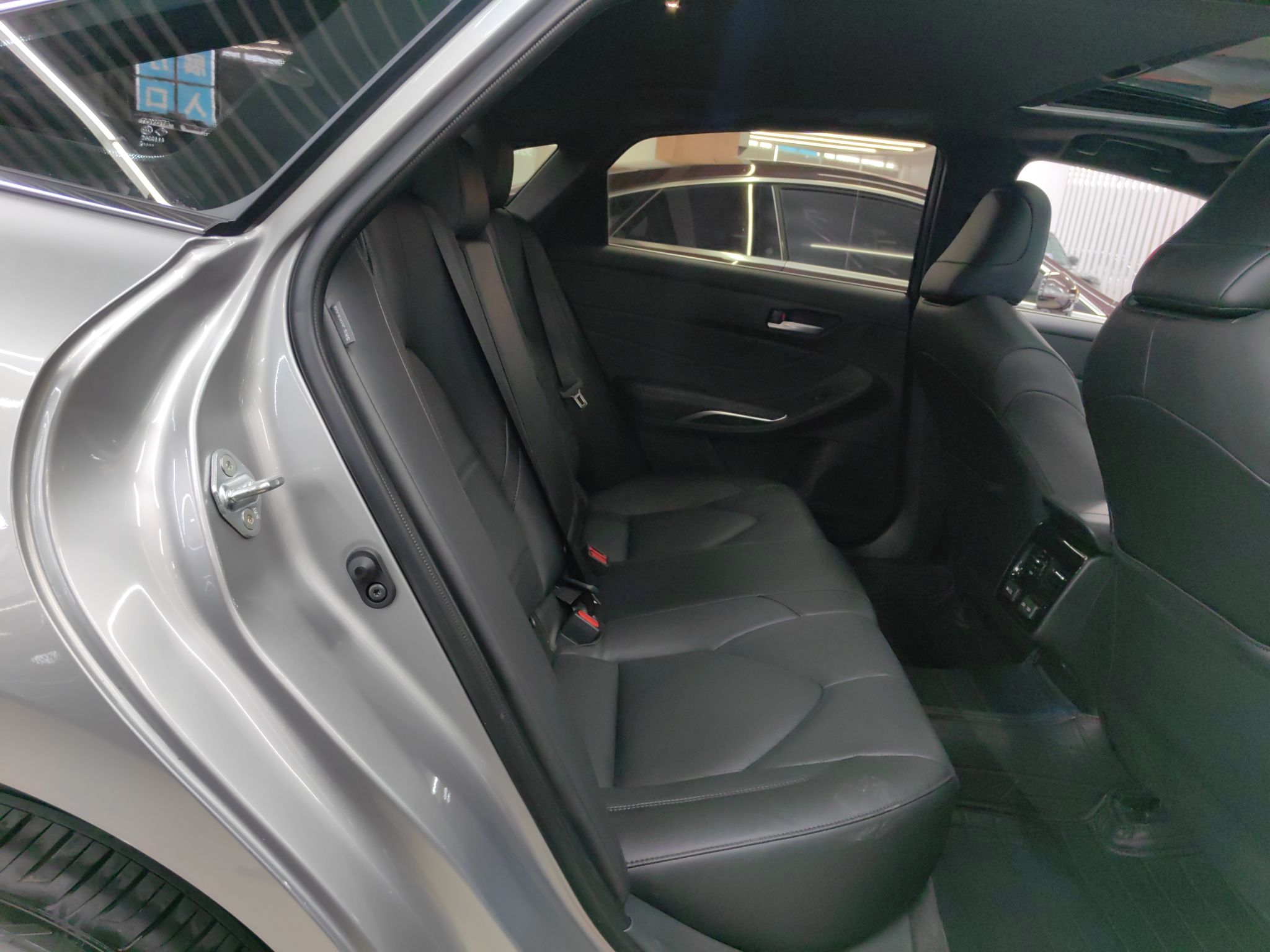 丰田 亚洲龙 2022款 2.0L XLE尊享版